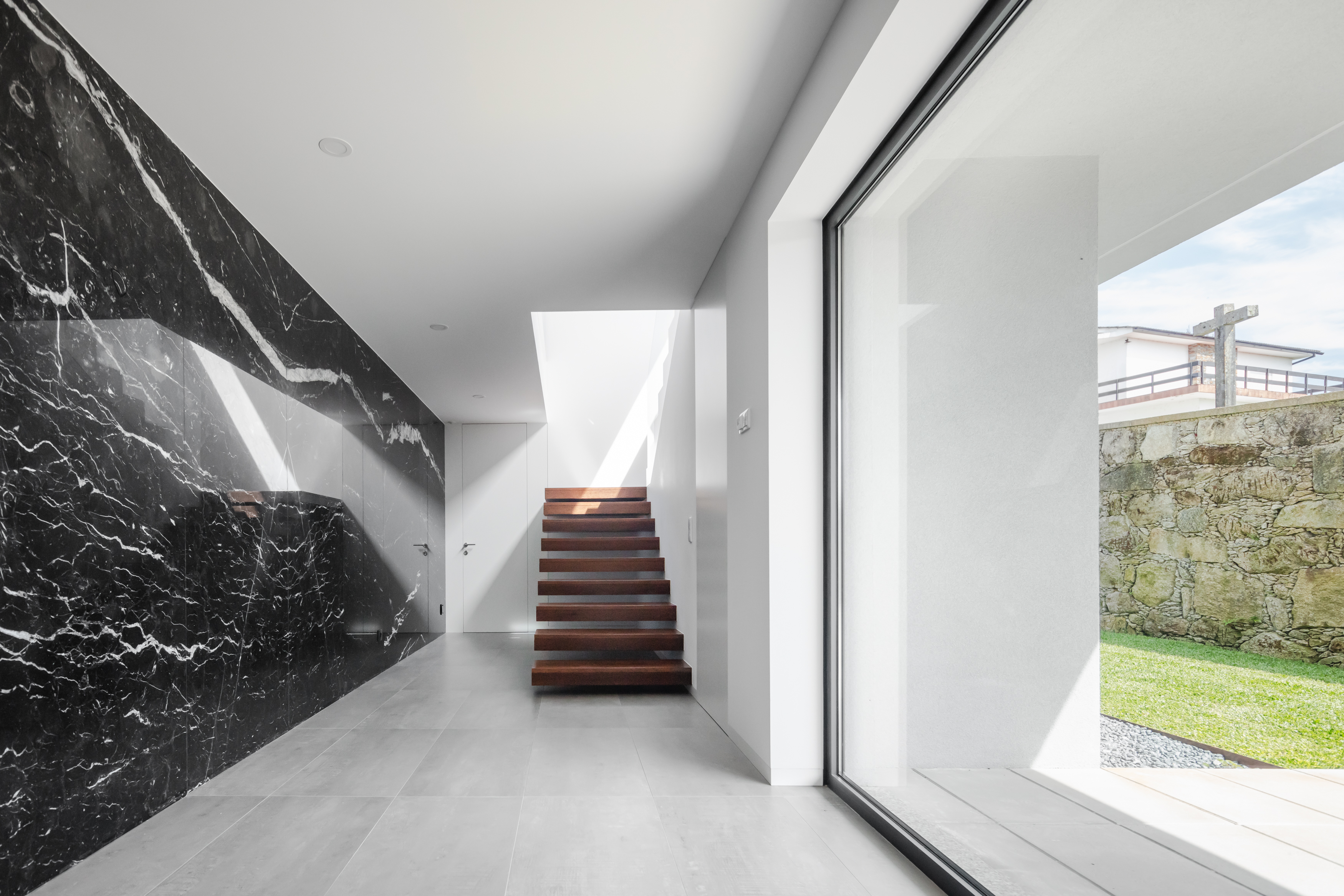 葡萄牙现代别墅 | 融入景观的私密空间-8