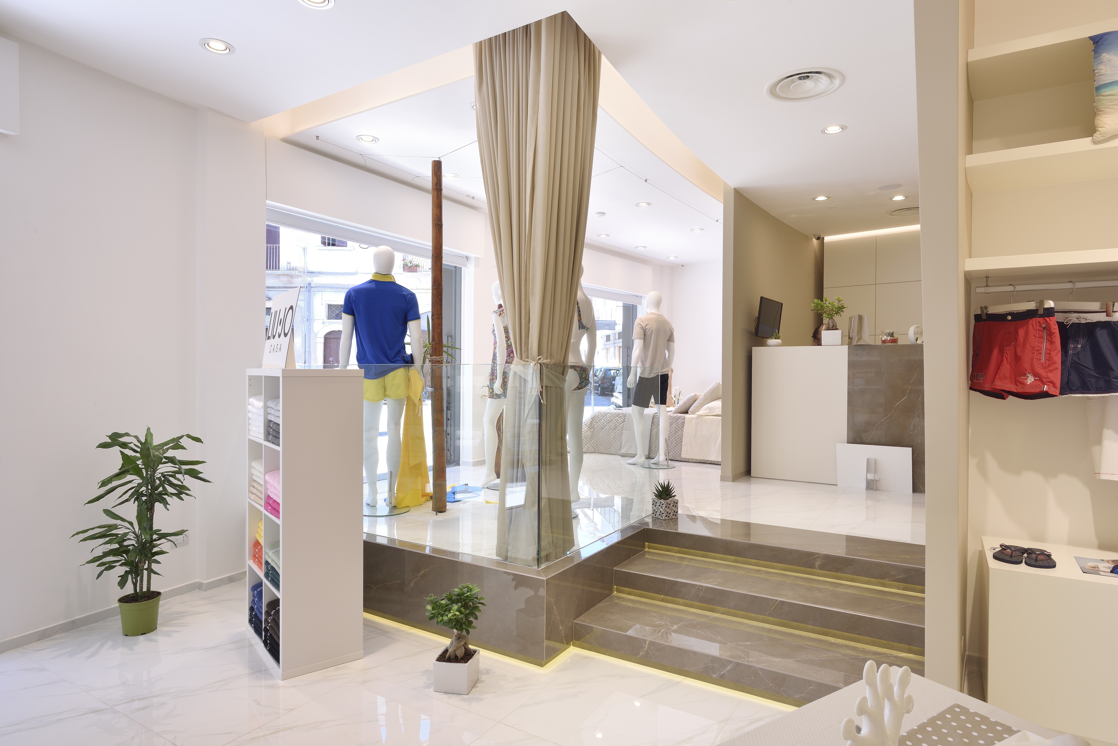 LUCIANA LEONETTI 时尚展示空间-1