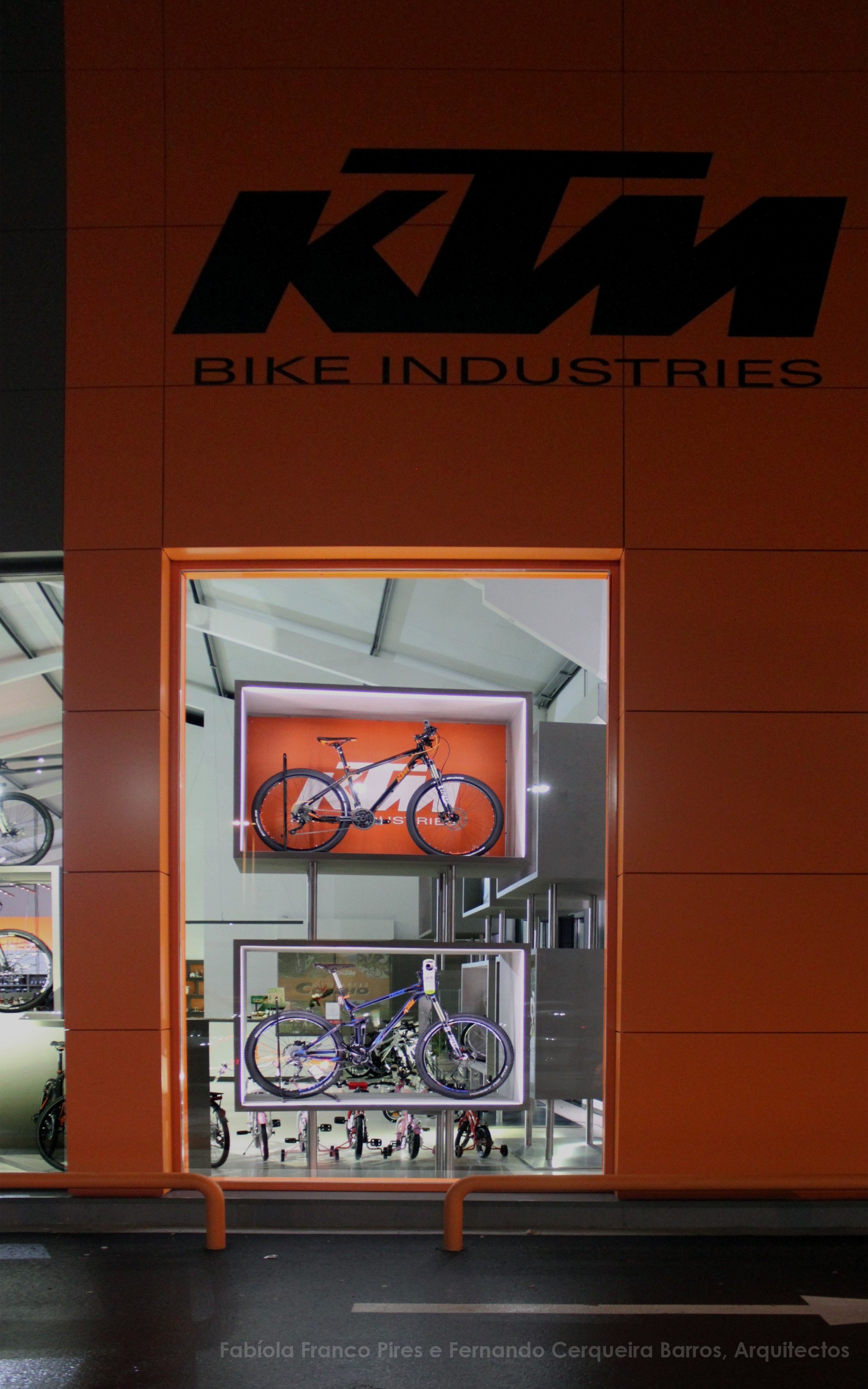 KTM Megastore 室内设计案例-7