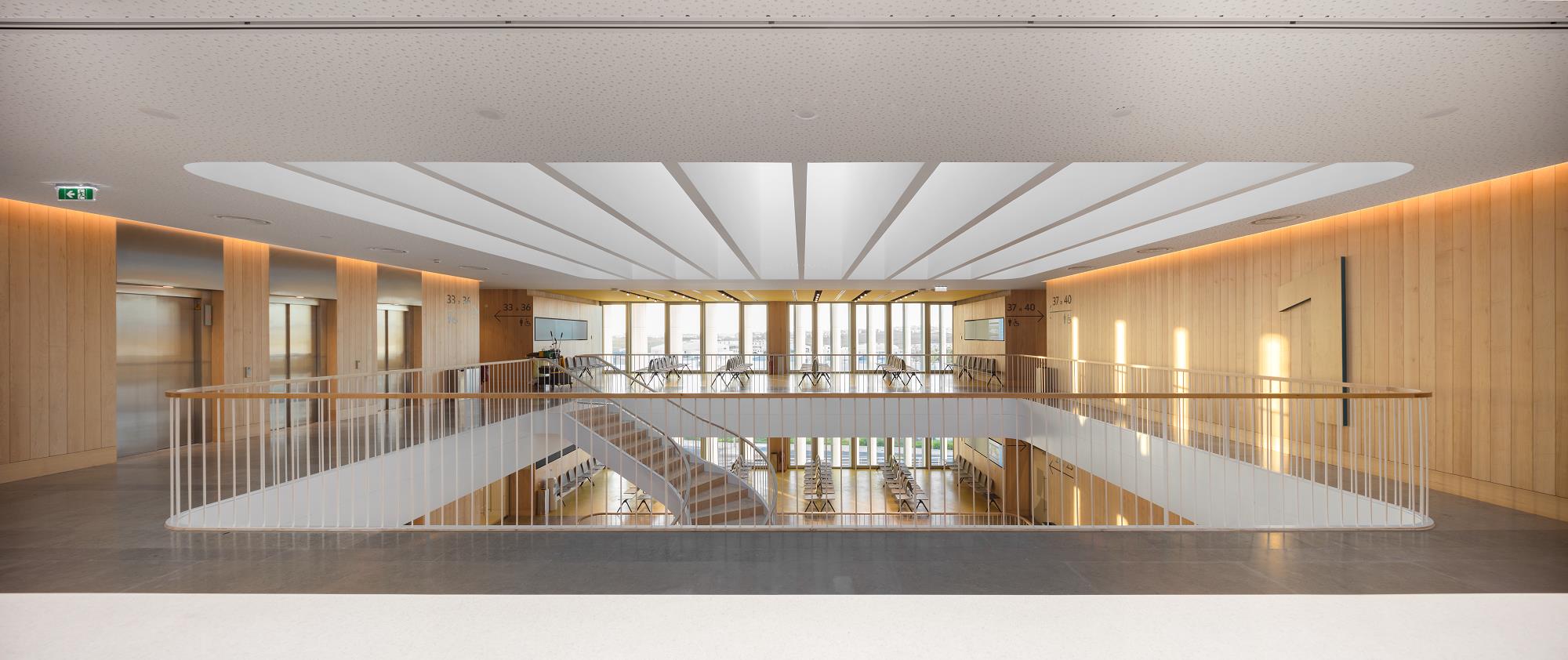 光之医院 · 创新室内设计营造舒适就医环境-7