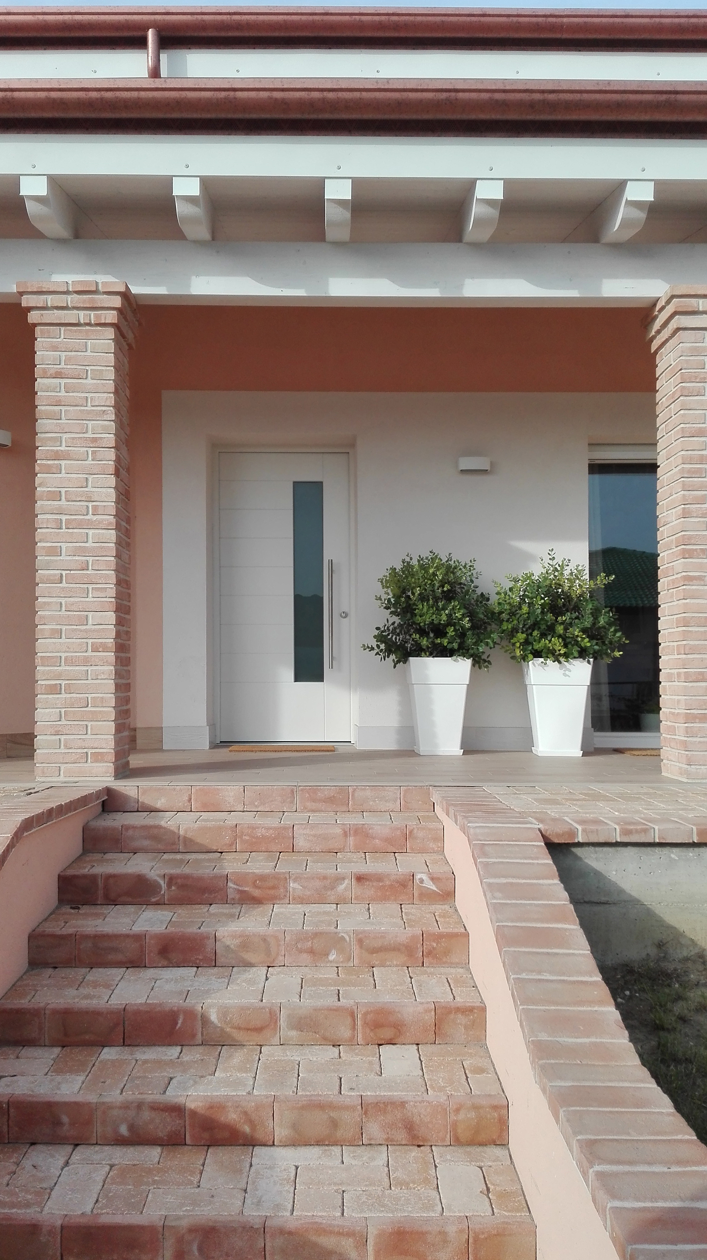 绿色山丘中的家庭住宅 T-5