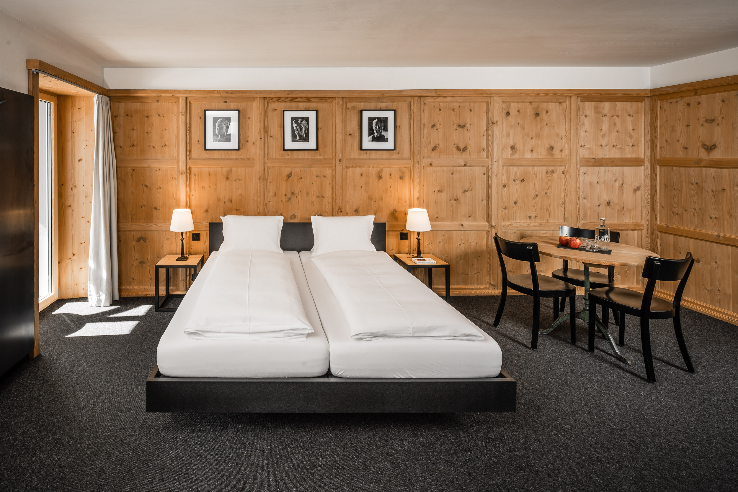 阿尔卑斯山间的艺术瑰宝——瑞士 Sent 酒店-2