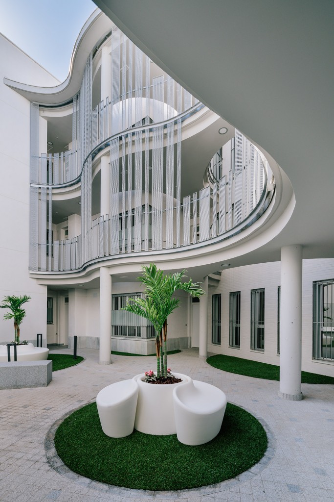 融合历史与当代的塞维利亚多户住宅-8