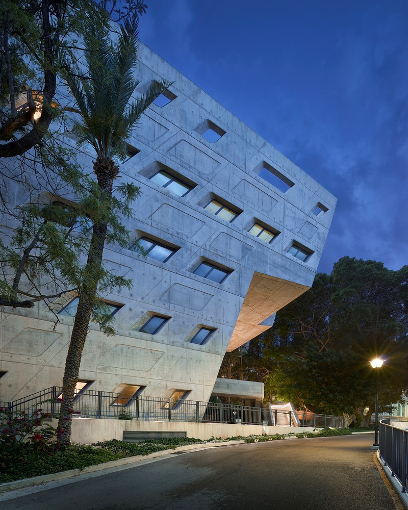 伊萨姆·法里斯研究所-18