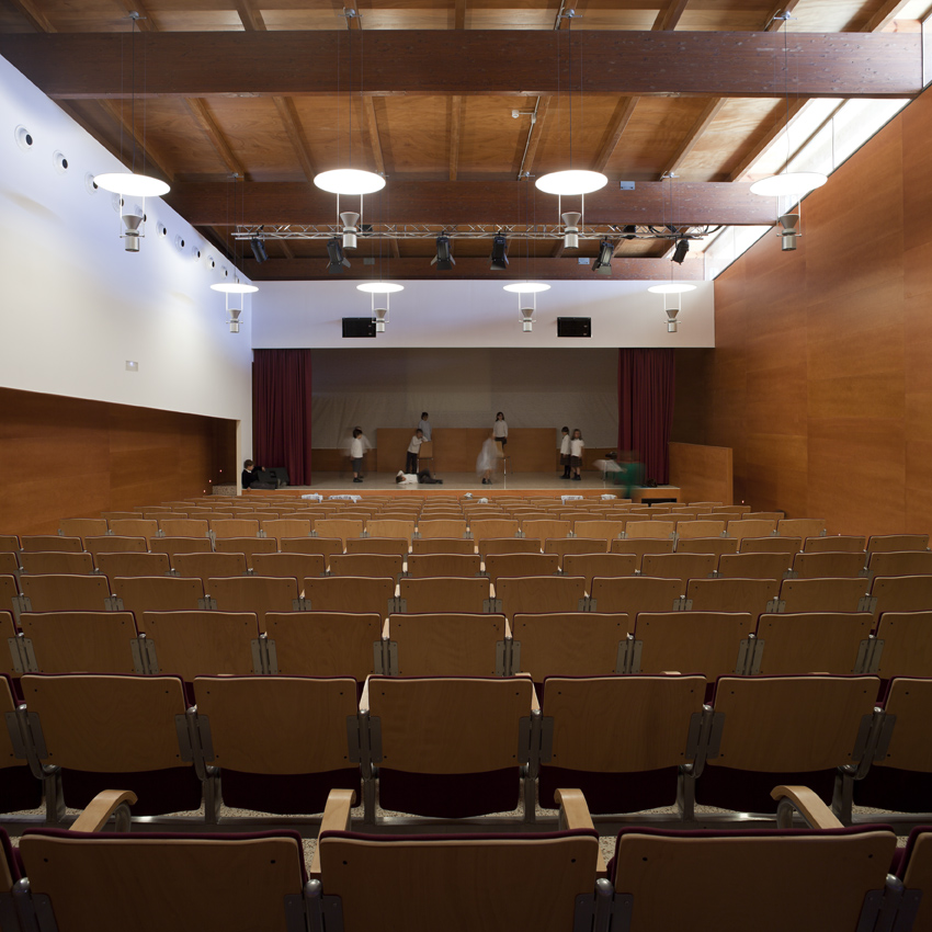 绿色环绕的 Elisabeth 学校,打造自然延伸的教育空间-9