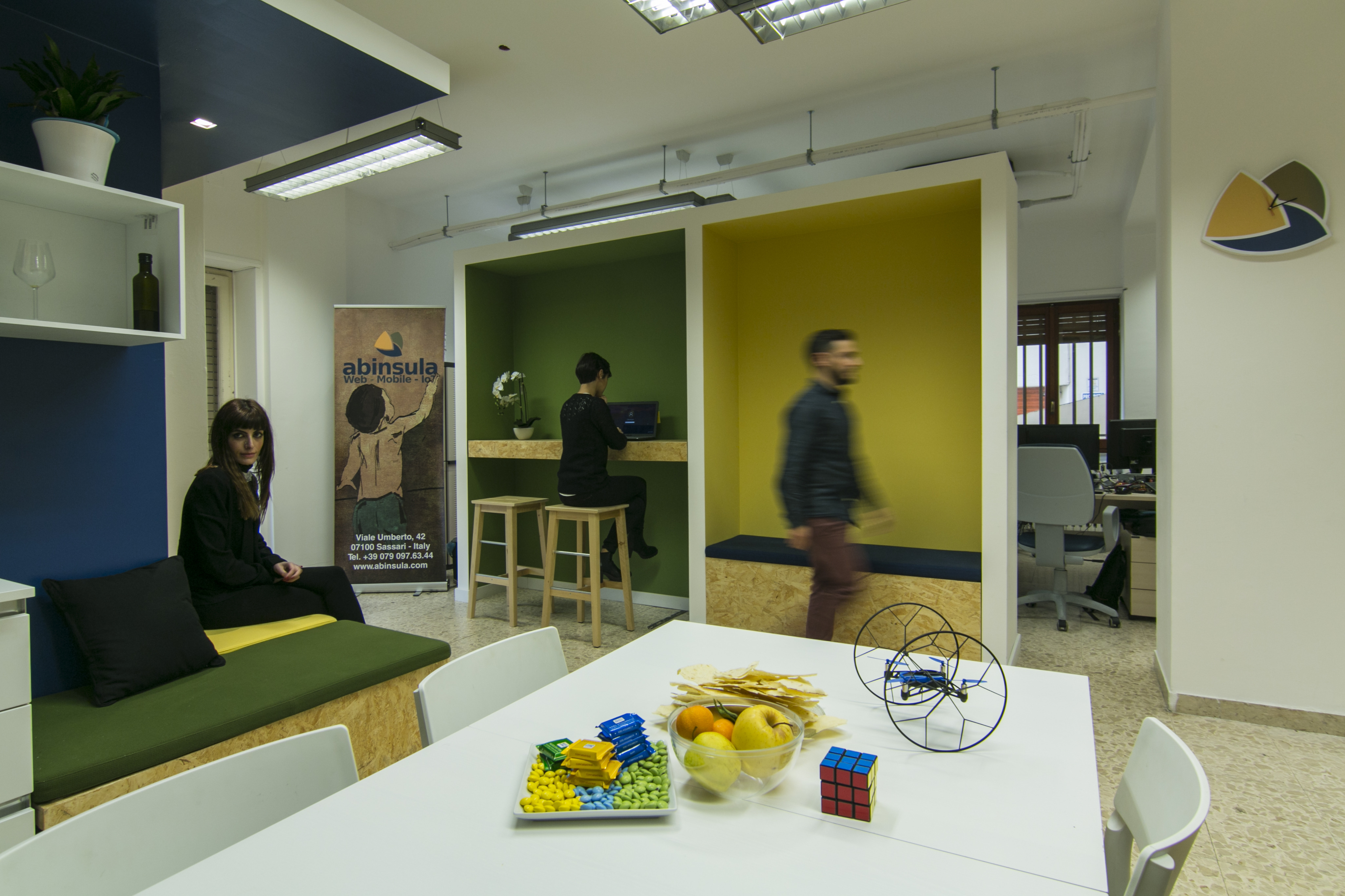 定制 OSB 隔板打造灵动办公空间-15