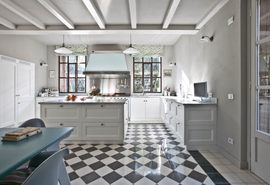 英伦风情的湖畔别墅改造-1