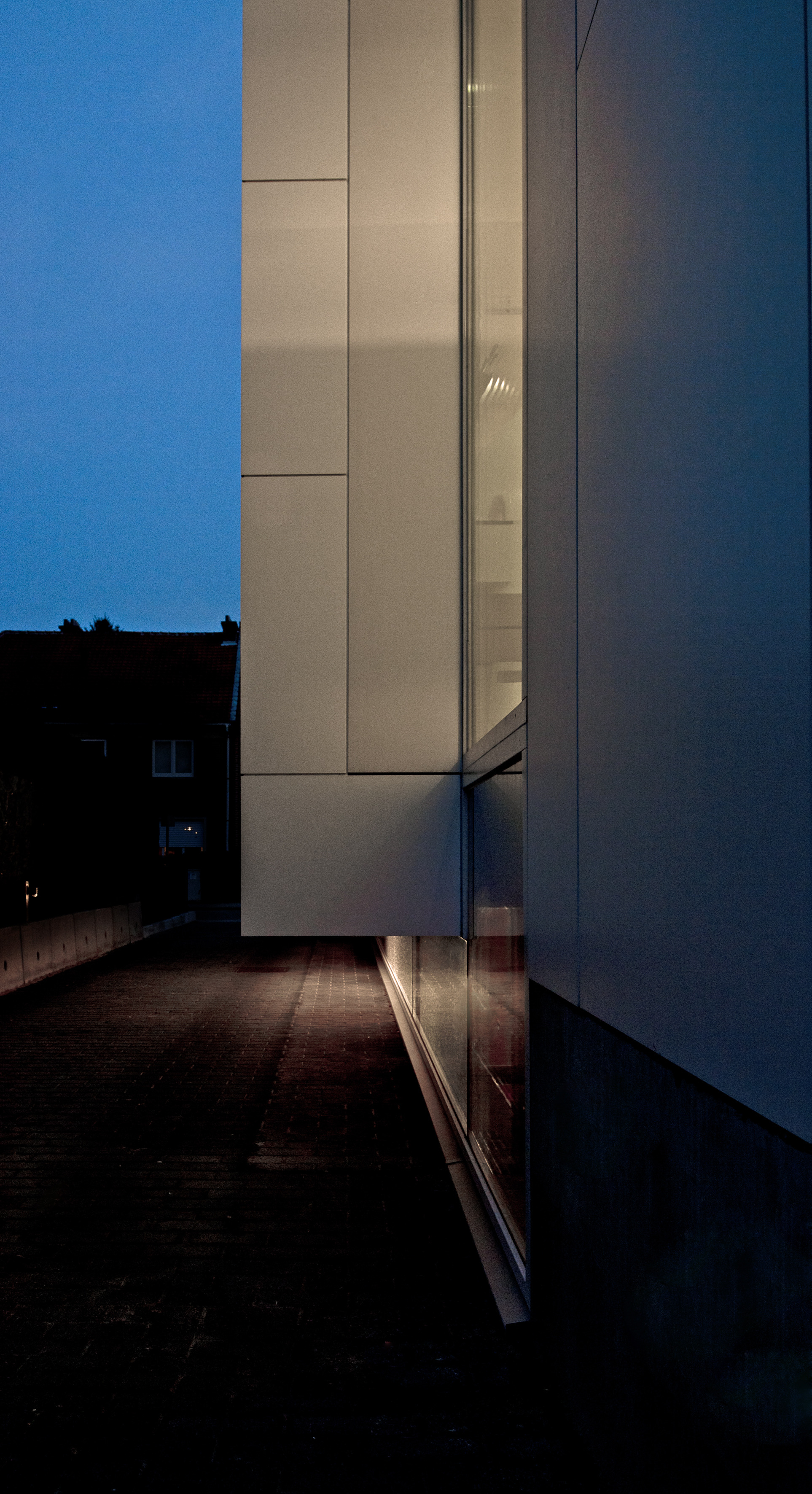 雕塑花园里的牙科诊所-20