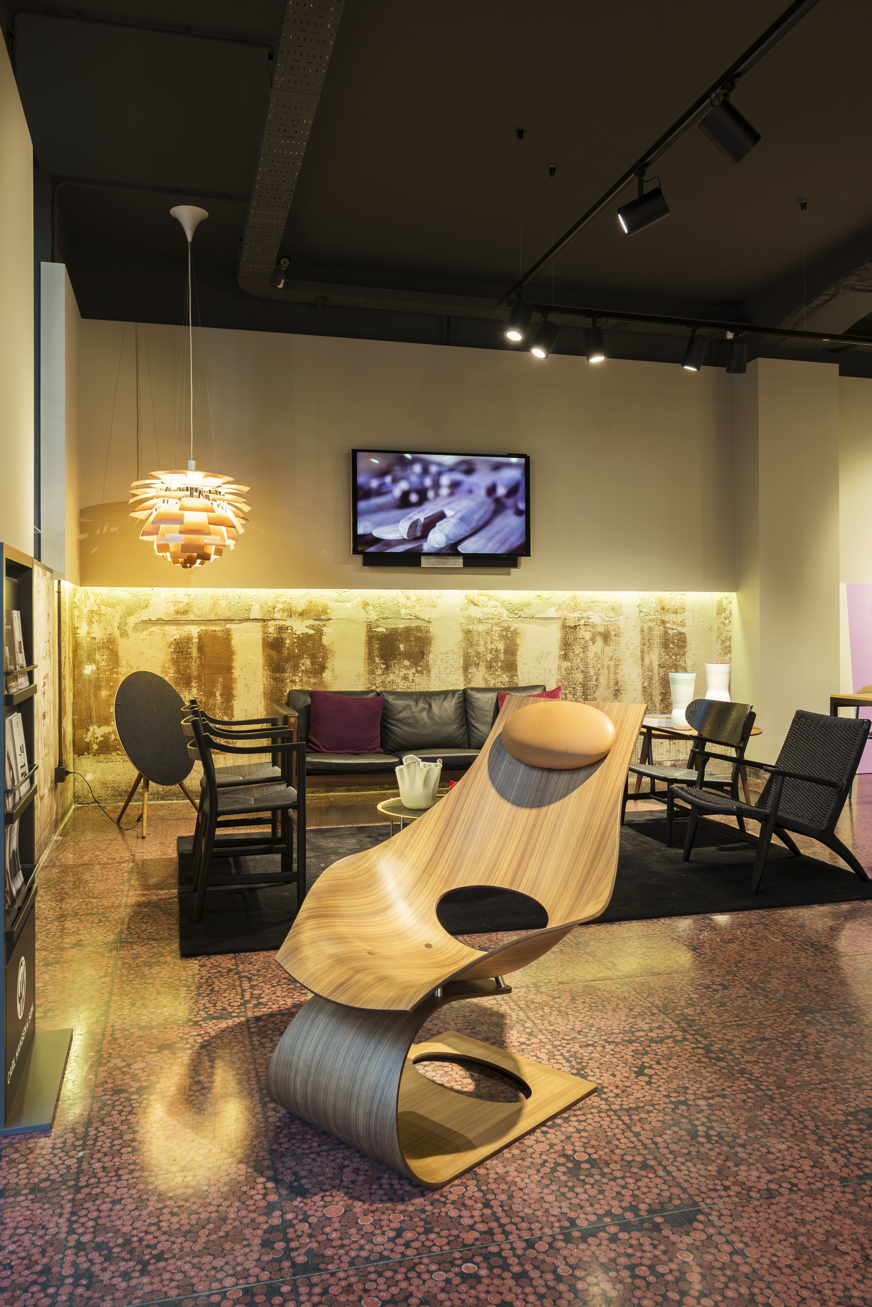 意大利首个 Carl Hansen & Søn 展示厅,简约北欧风遇见历史米兰空间-1