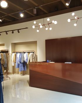 现代风格女性专卖店