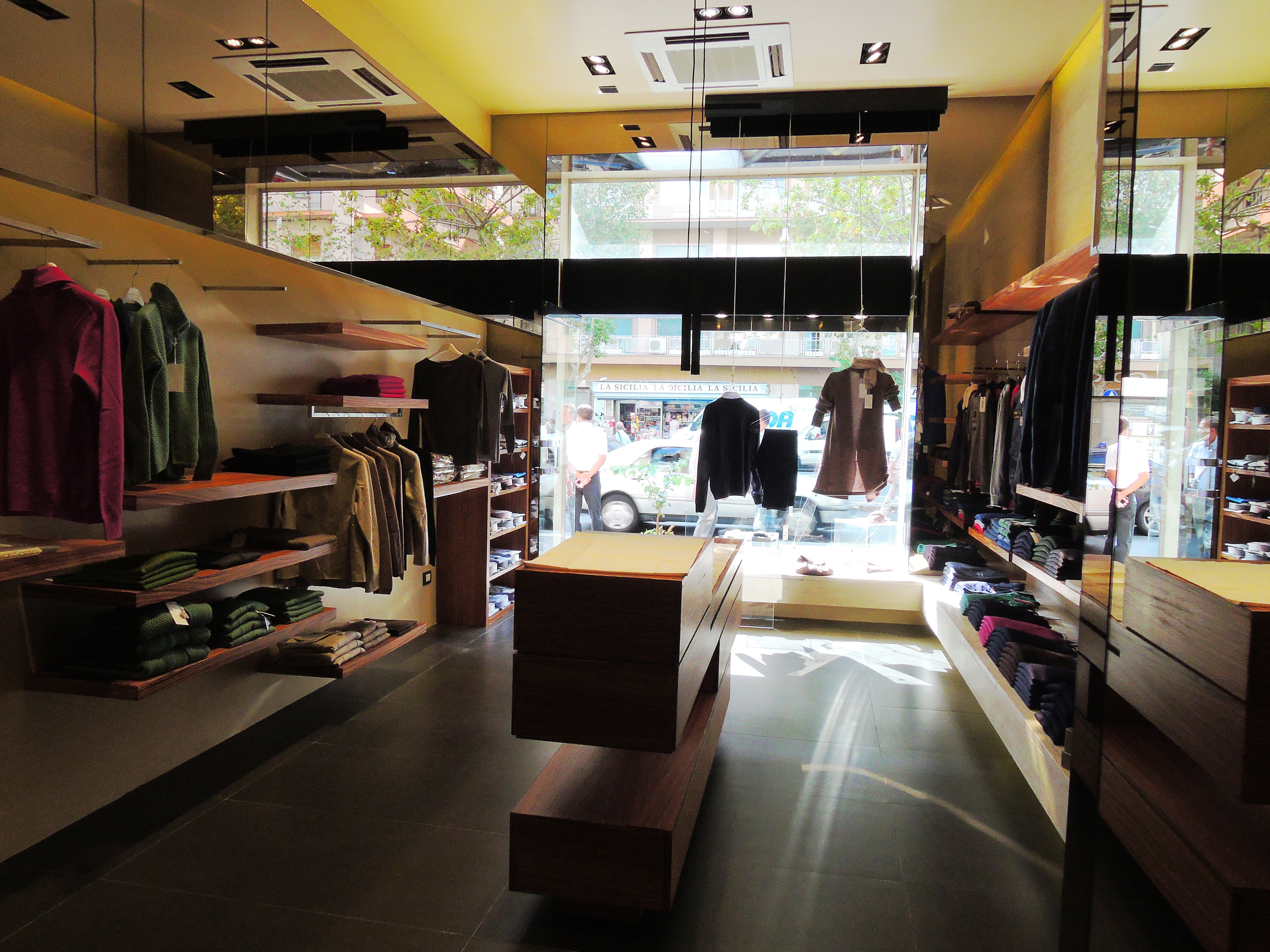 40 平米小店变身为魅力时尚空间-1