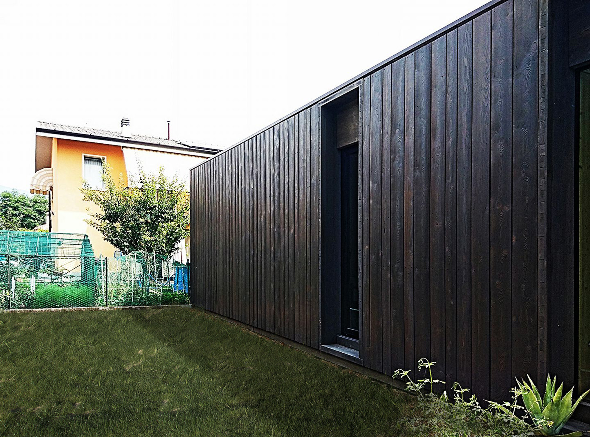 2017 年完成的木质单家庭住宅——Tube House-2