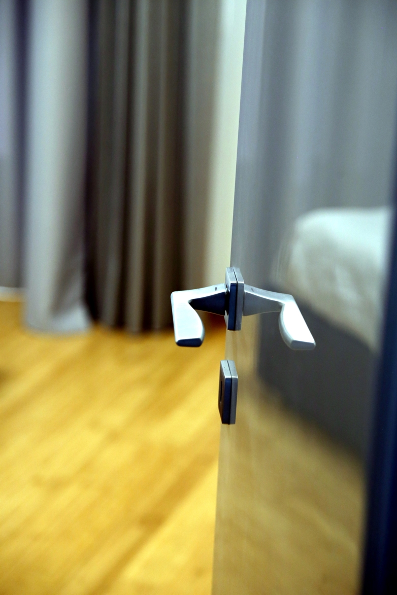 现代风格公寓设计，绿色与白色打造生活空间-33