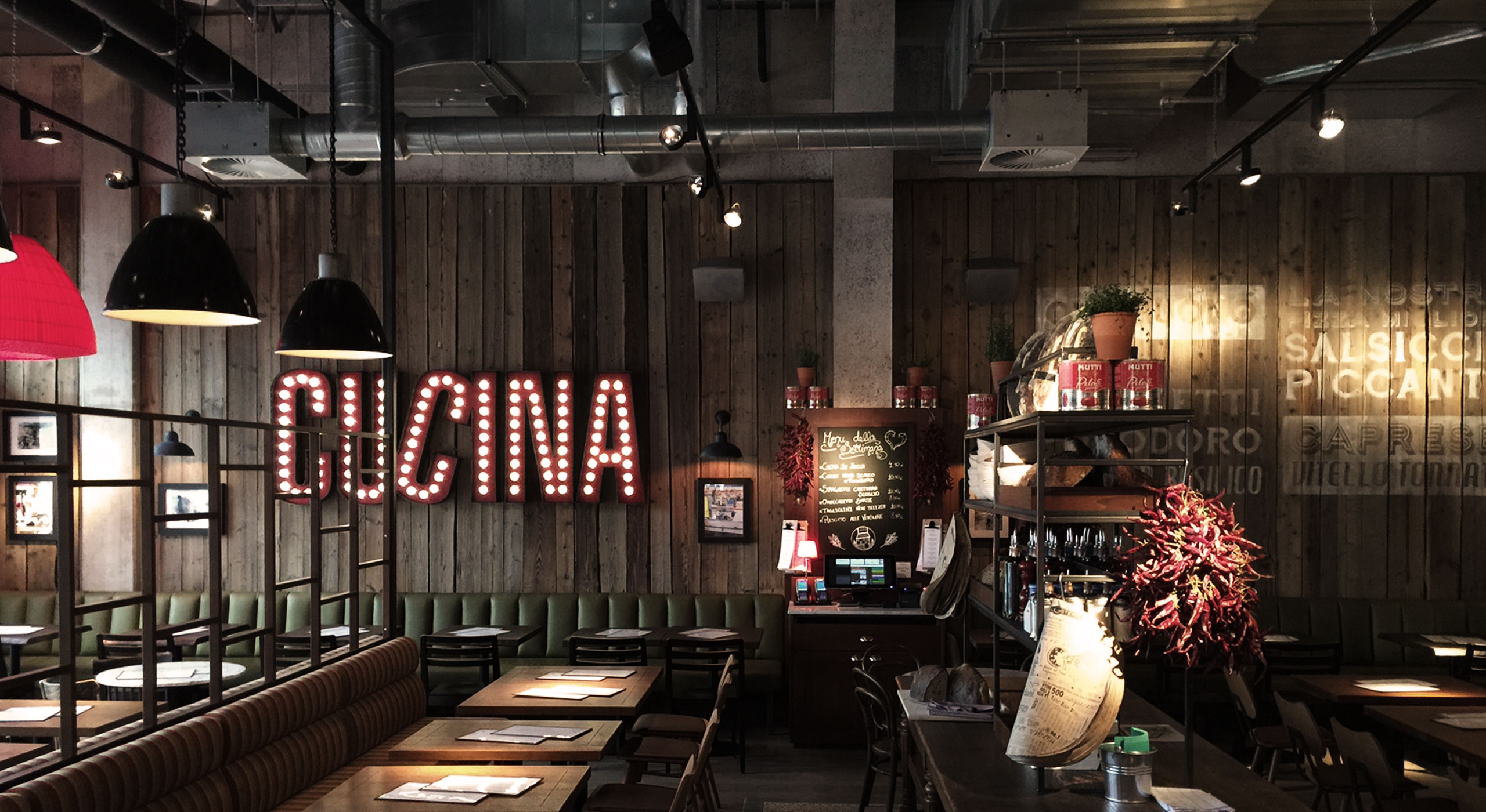 意大利美食餐厅的红色黄色彩虹设计-15