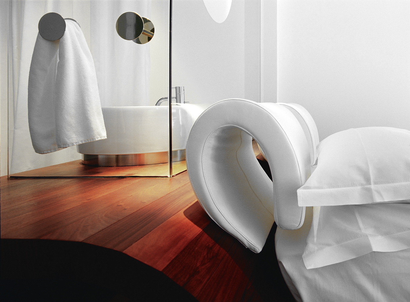 罗马中心的悬浮酒店设计-12