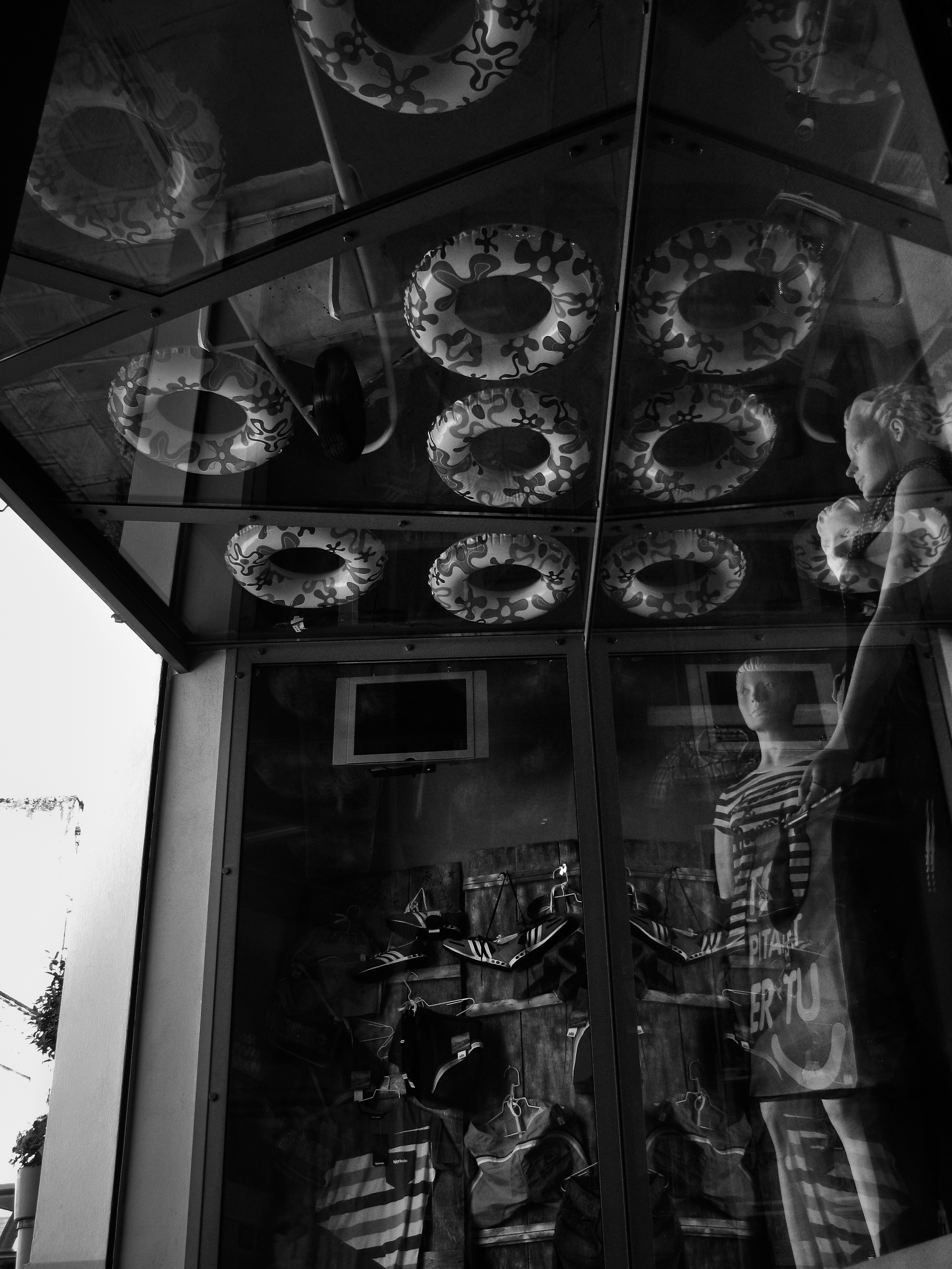 废旧车间变时尚商店的创意重生-35