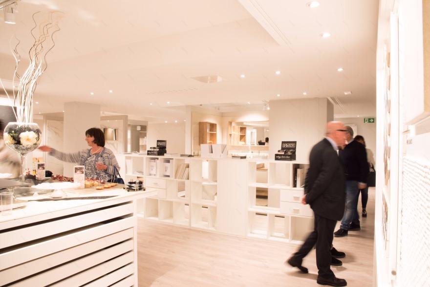 铝构玻璃水泥复合材料打造的意式展厅-8