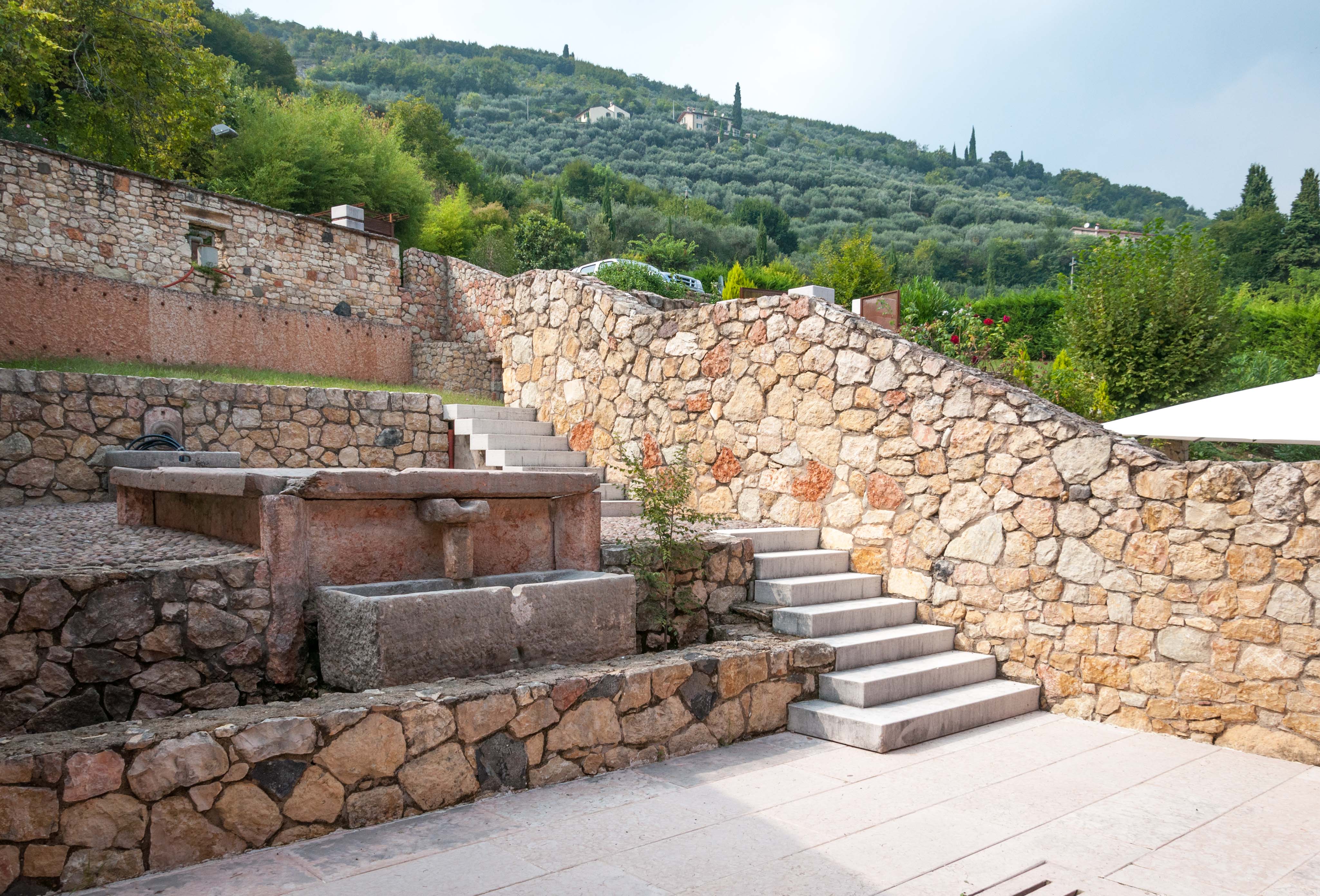 融合历史与科技的意大利乡村别墅设计-11