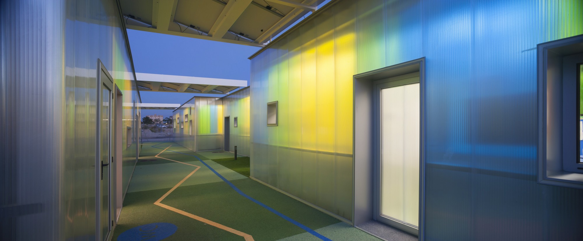 加州双层玻璃校园建筑设计-17