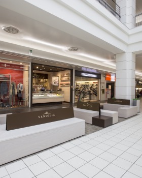 2017 年完成的 VANIGLIA Gelaterie 室内设计案例