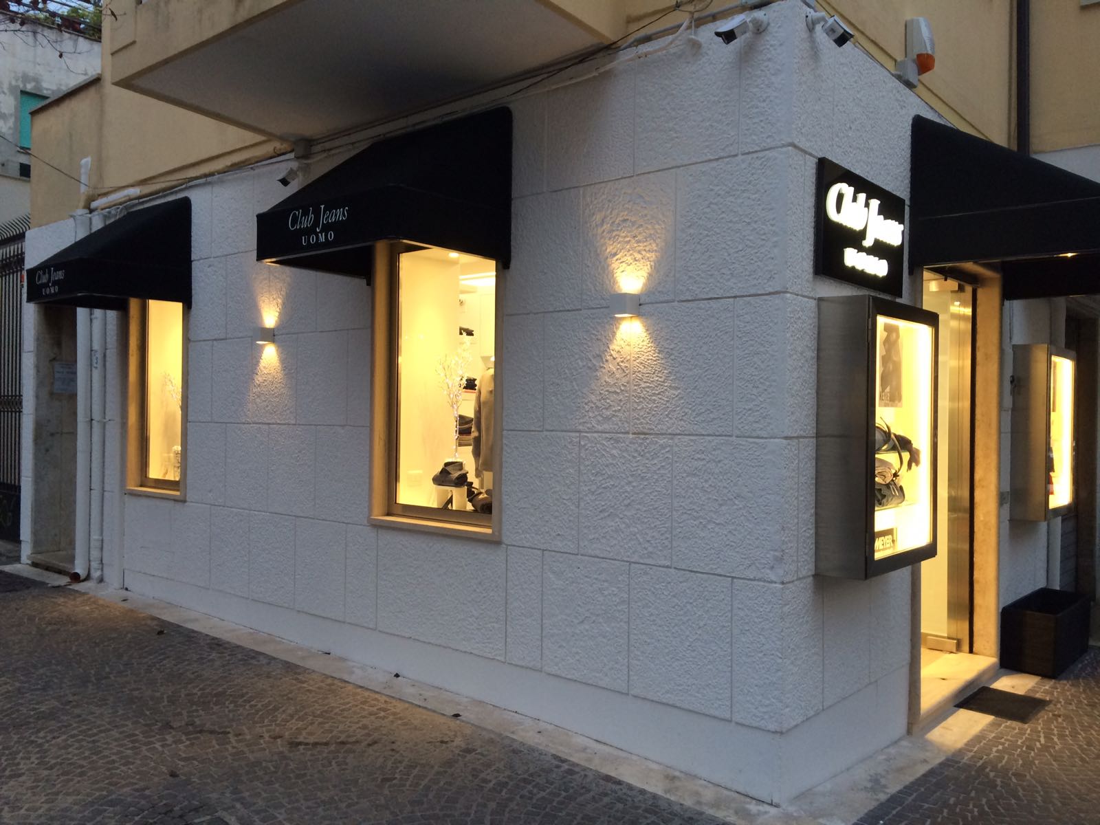 Club Jeans Uomo 照明设计-1