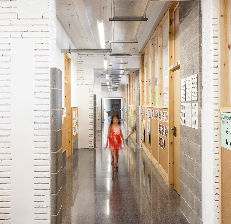 H 建筑事务所用新的外立面升级了 20 世纪 50 年代的学校建筑-13