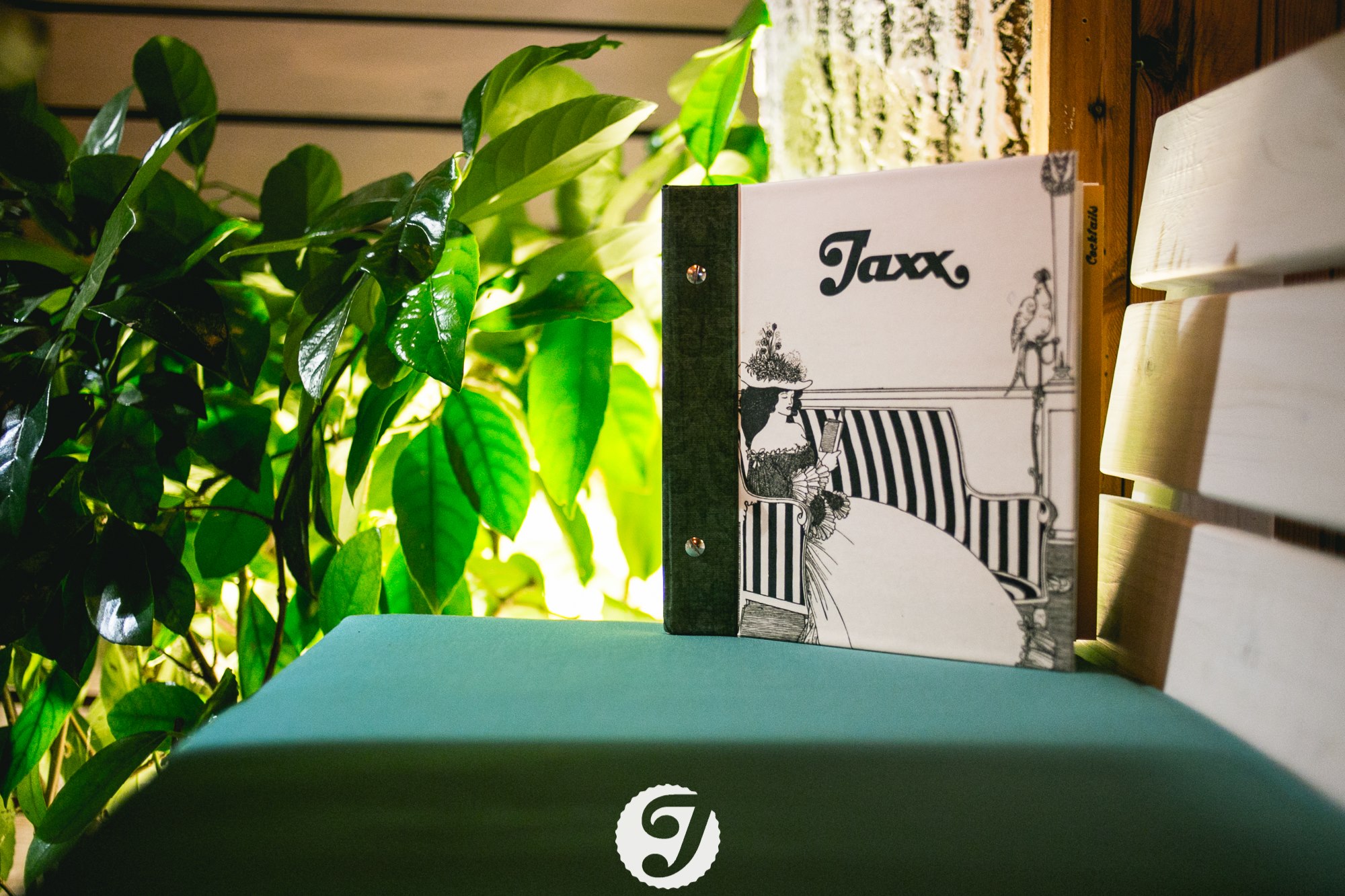 2015 年完成的 Jaxx 咖啡酒吧 | 现代简约风格的魅力展示-14