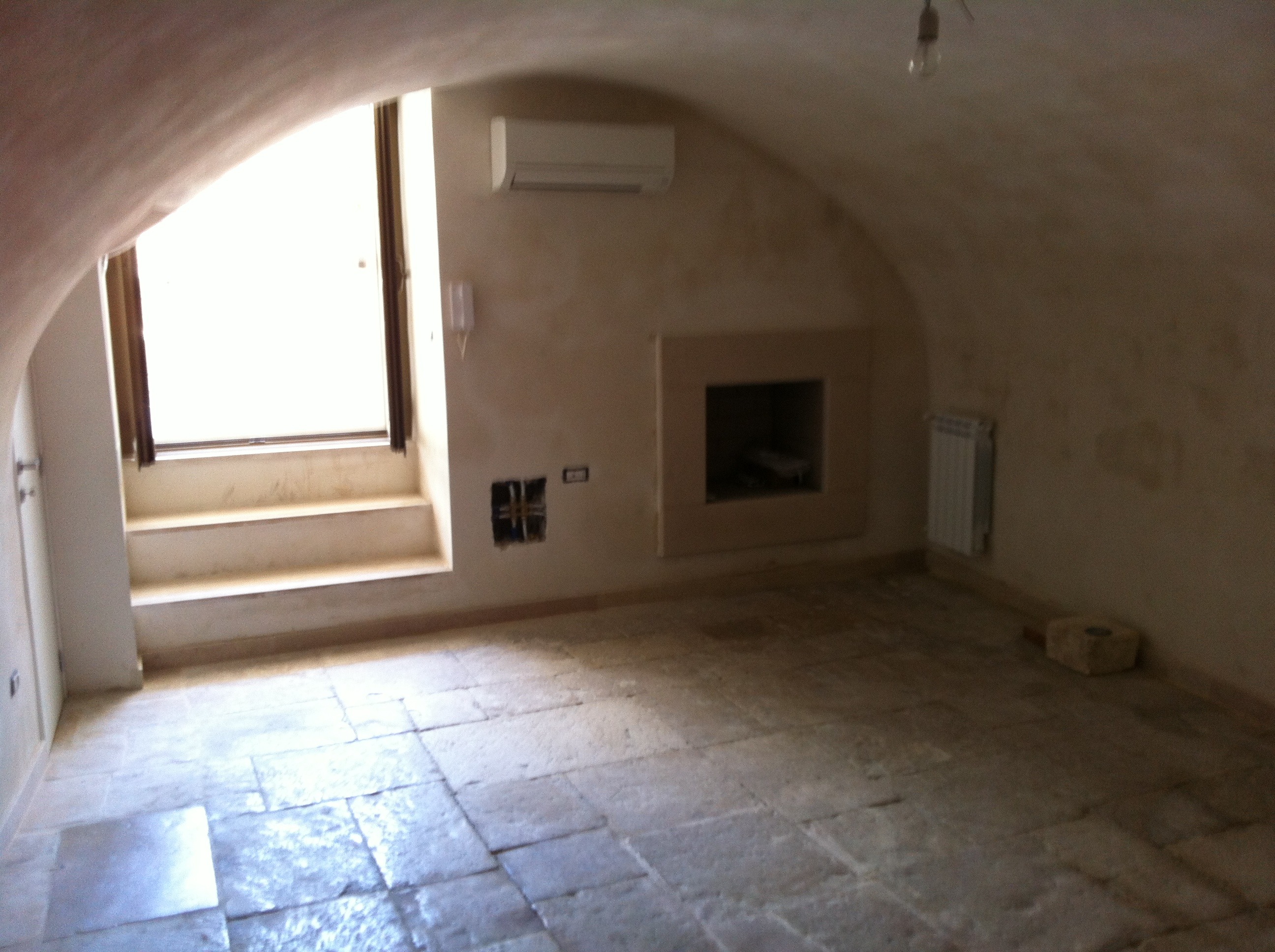 米兰 40 号公寓翻新 打造时尚家居空间-6