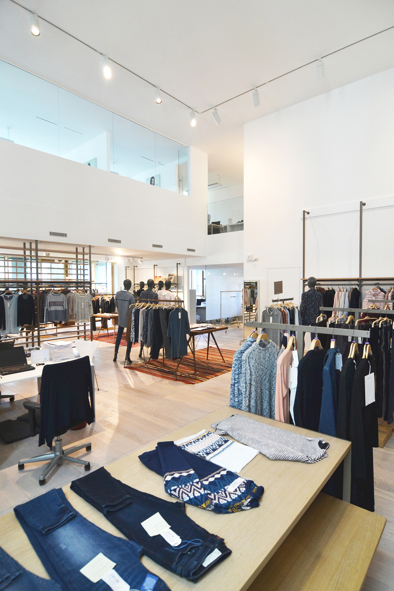 米兰 Navigli 区 2013 年完成的品牌展示空间设计-4