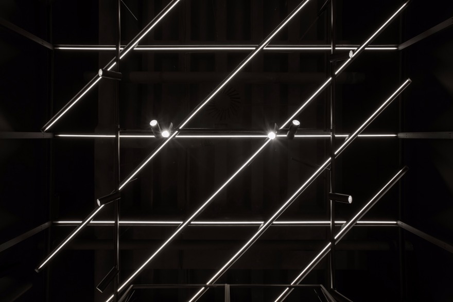 宇宙鞋潮 · Vilnius Ozas 展示空间-0