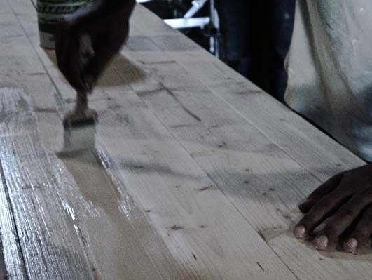 废旧车间变时尚商店的创意重生-25