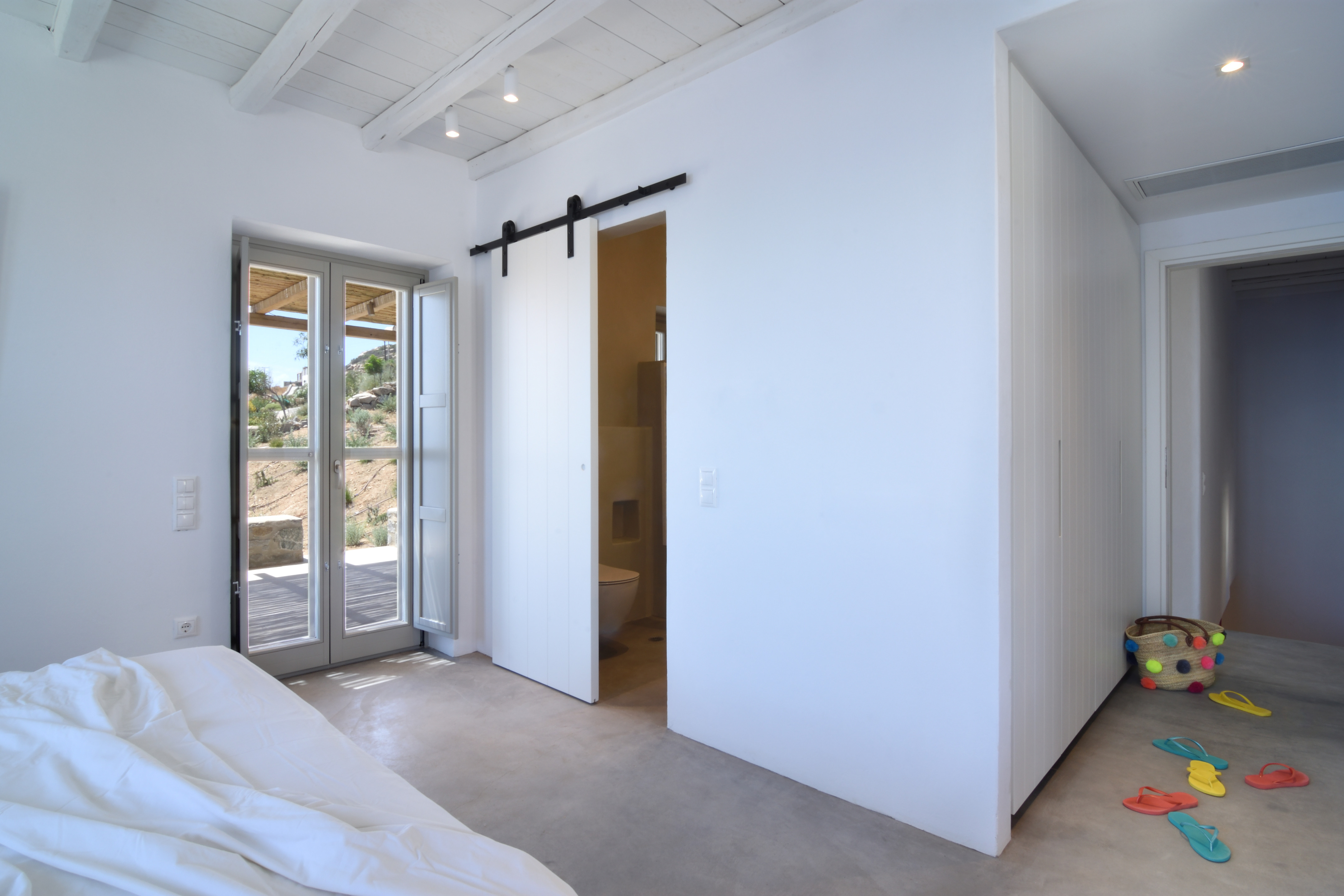 融合传统与当代的白色灵魂乡村别墅-17