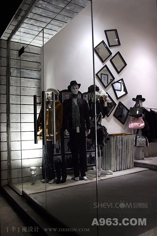深圳某服饰专卖空间设计-3