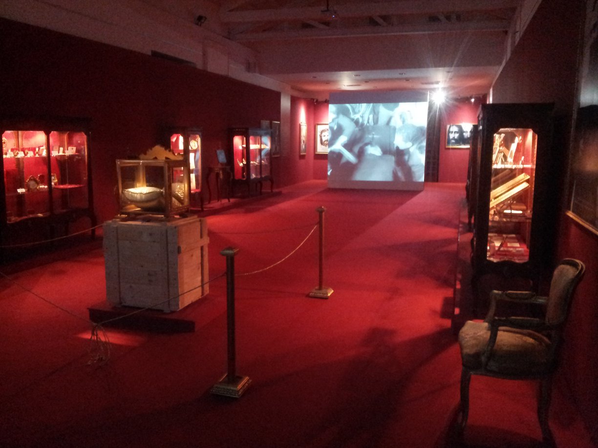 光芒万丈 | Padre Pio 展览设计-5