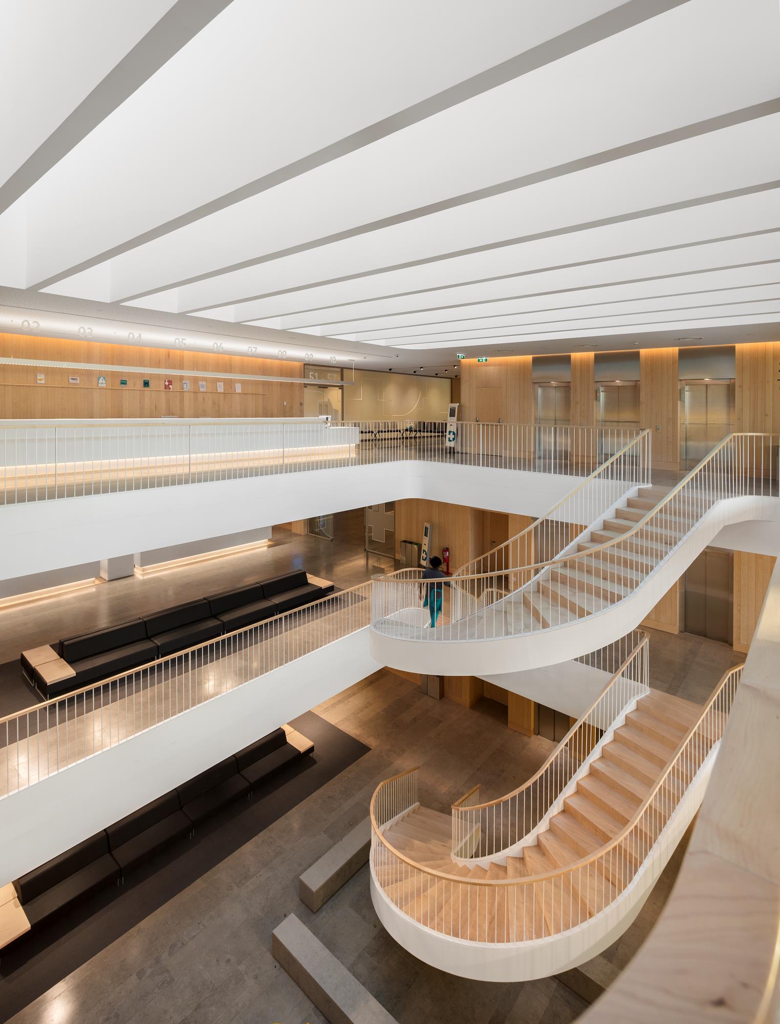 光之医院 · 创新室内设计营造舒适就医环境-6