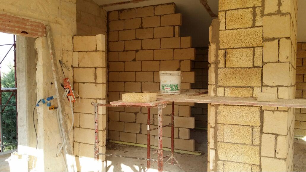 2013 年完成的意大利石灰与大麻节能住宅-15