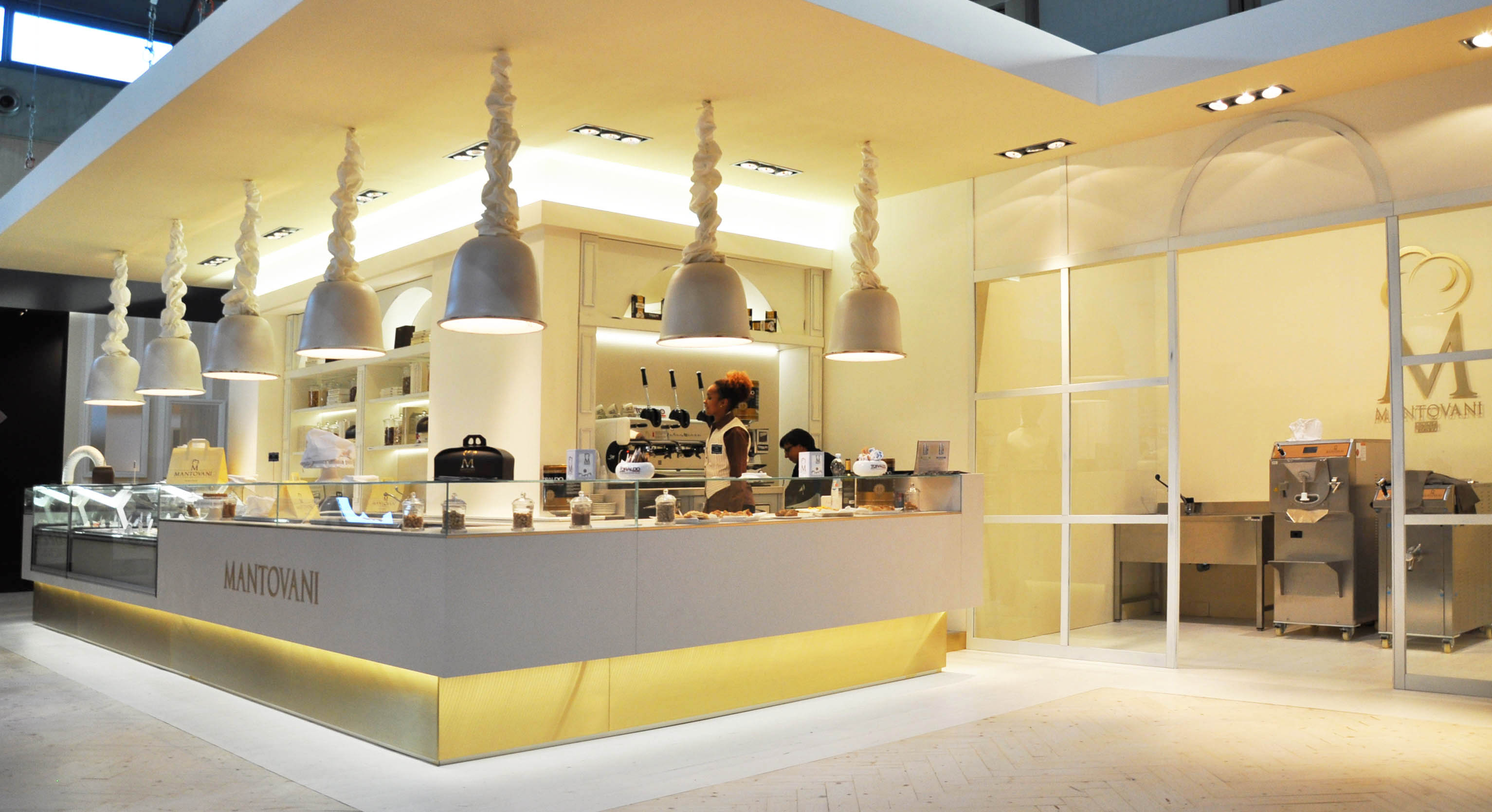 2016 年完成的曼托瓦尼奢华冰淇淋品牌加盟店设计-1