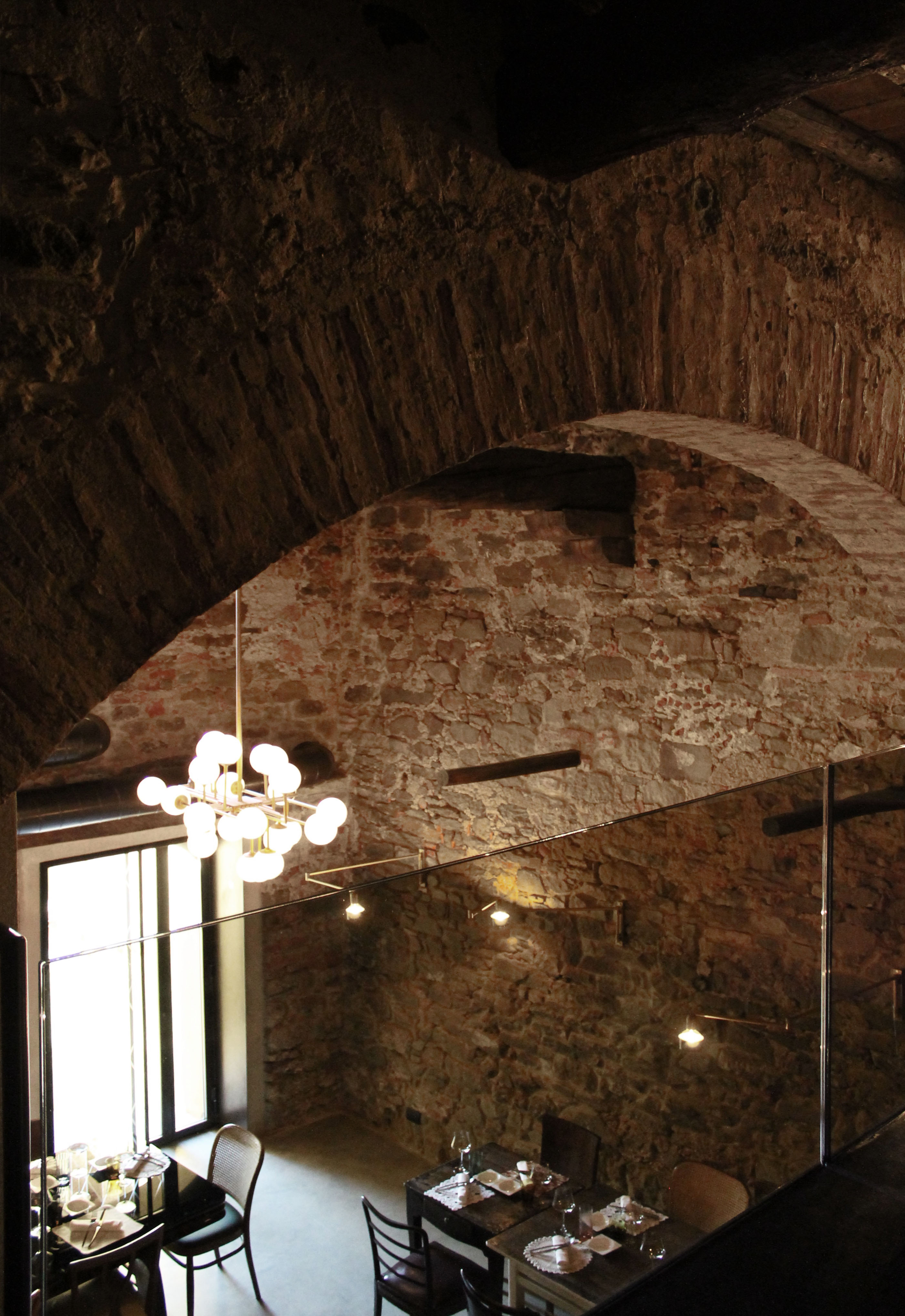 历史与当代交融的意大利餐厅设计-11