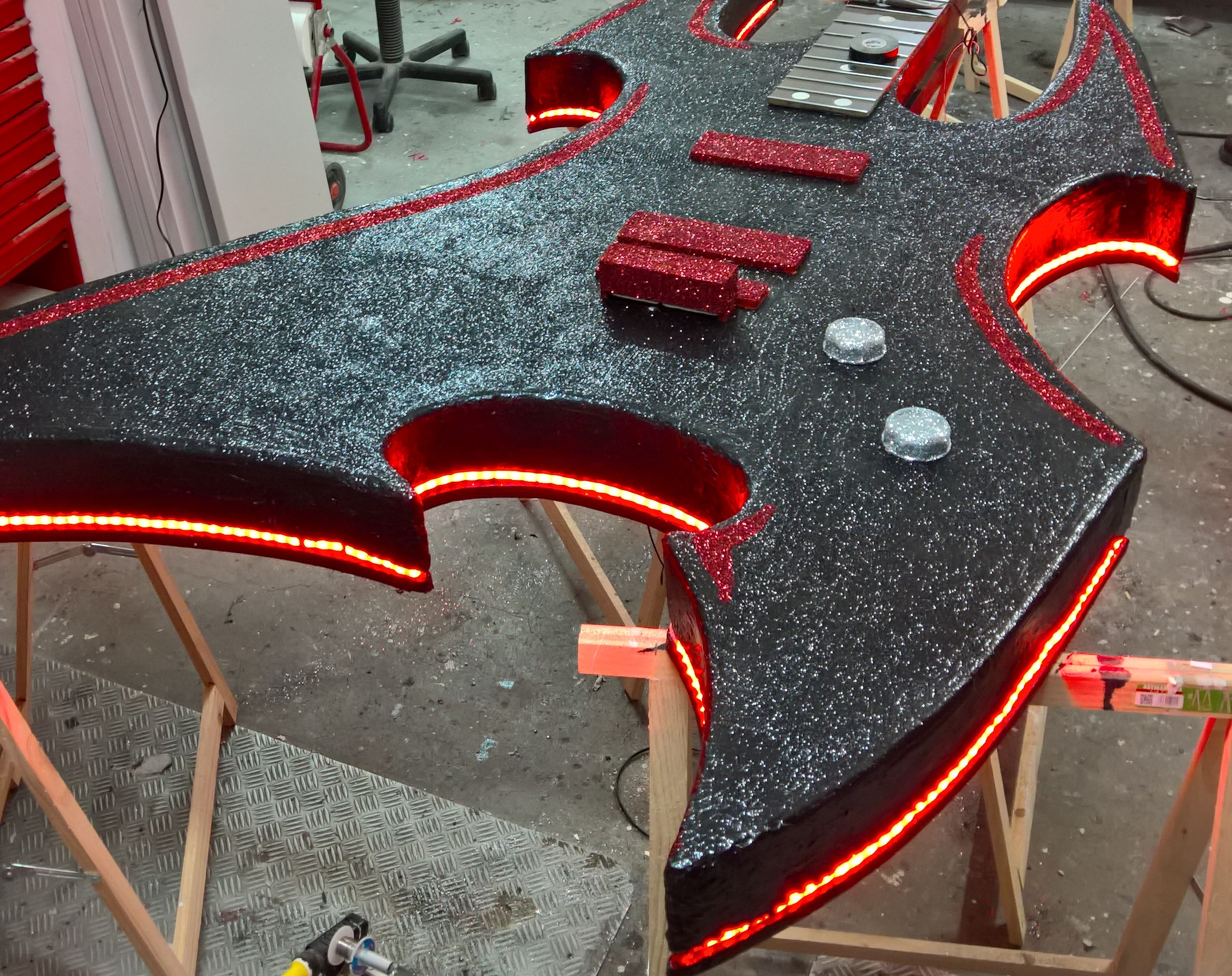 《恐怖摇滚马戏团》创意发光布景设计-1