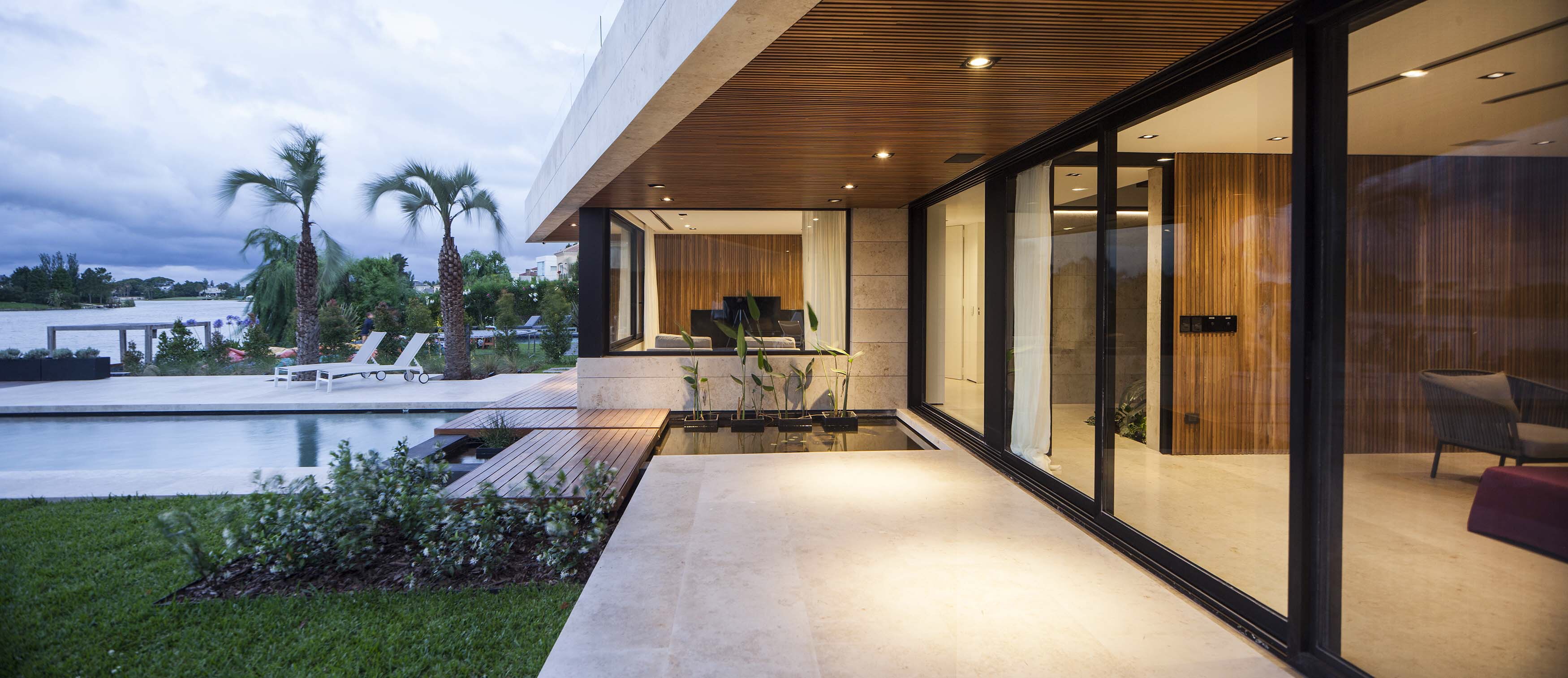 Buenos Aires 湖畔别墅 | 温暖材料与自然融合-3