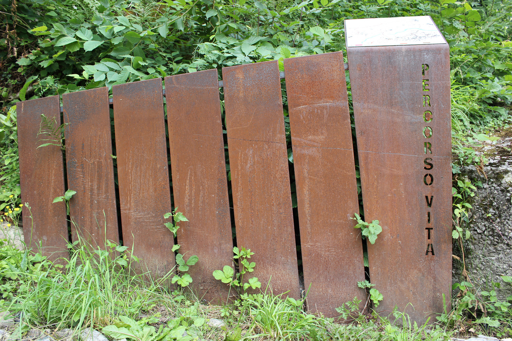 历史古镇巴切诺的中央广场重生与路径标识设计-7