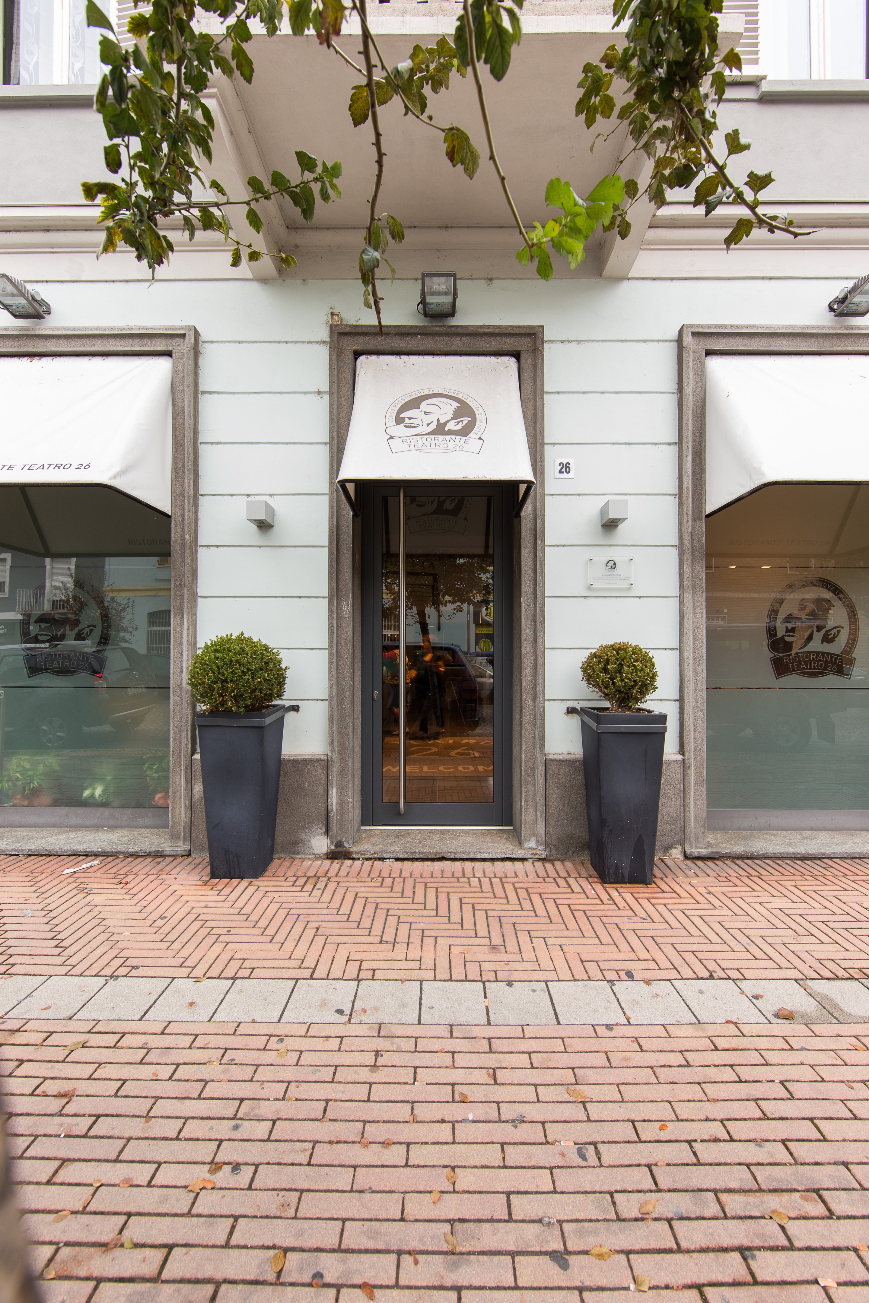 剧院式餐厅 Teatro 26 | 定制家具与光影艺术的完美融合-5