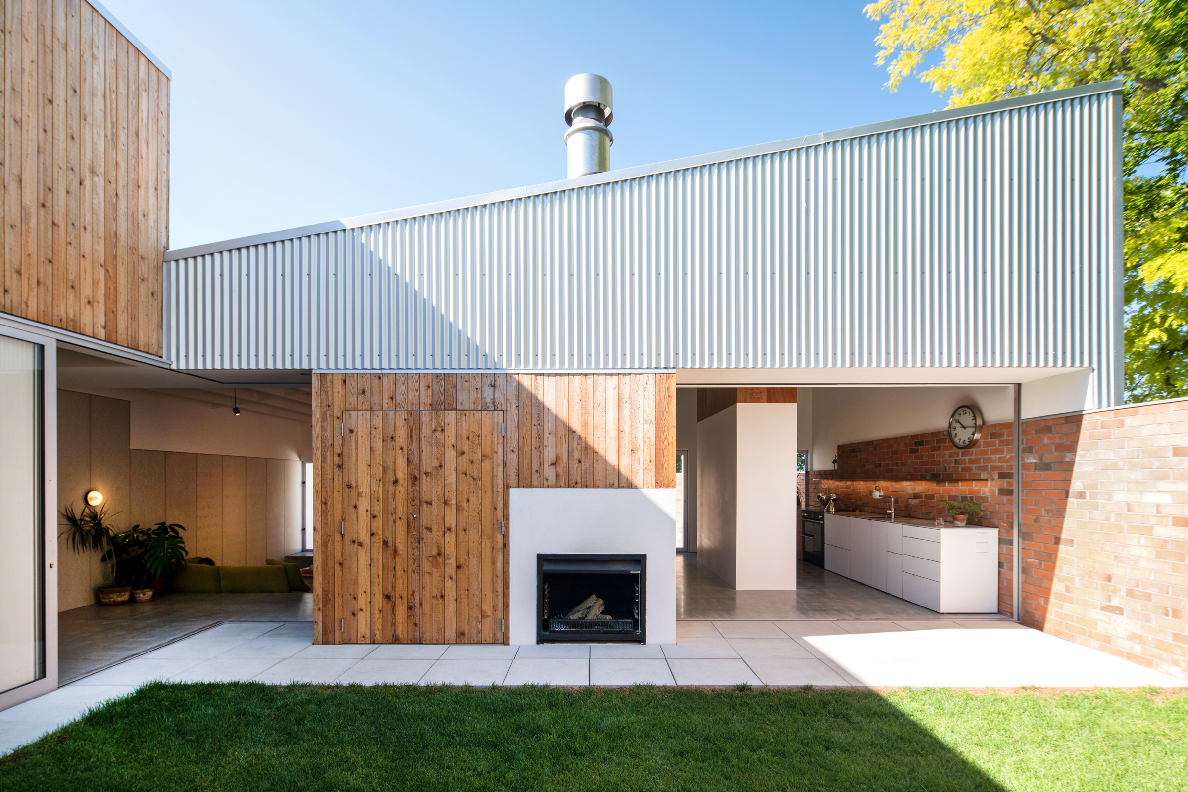 新西兰小城住宅 | 家庭住宅与艺术工作室的完美融合-0