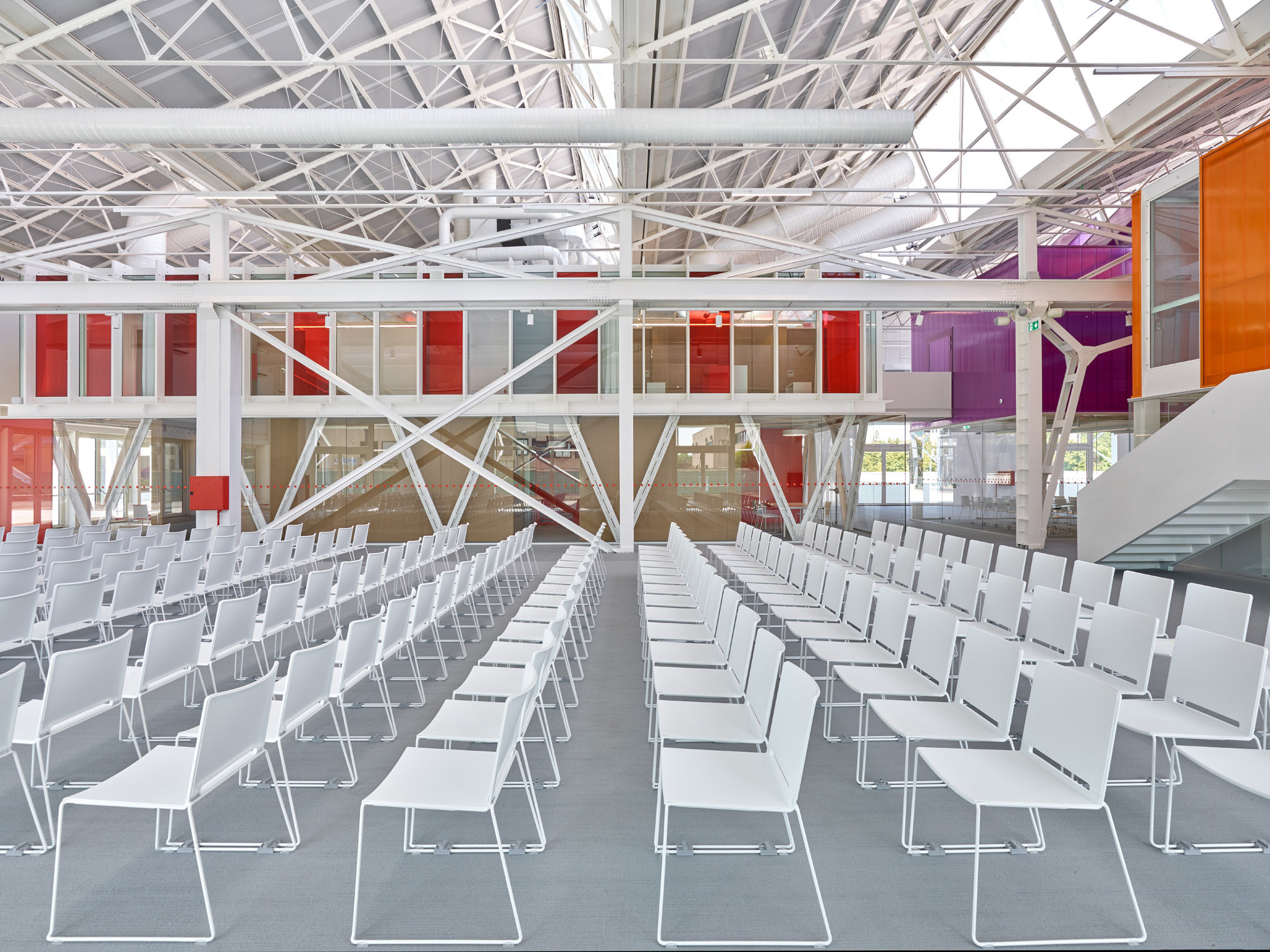 "Multi"椅点亮 Golinelli 文化中心-21