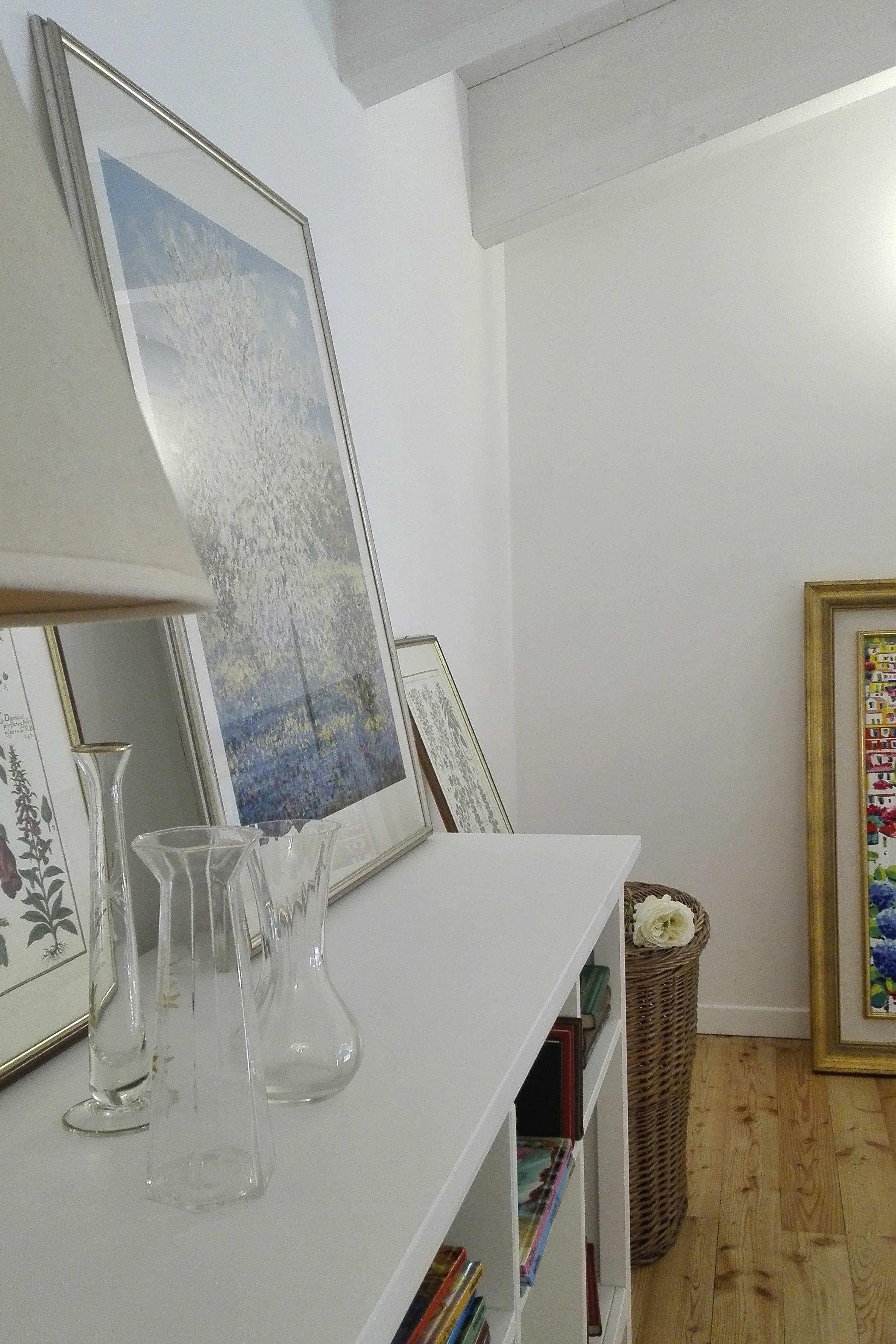 绿色山丘中的家庭住宅 T-23