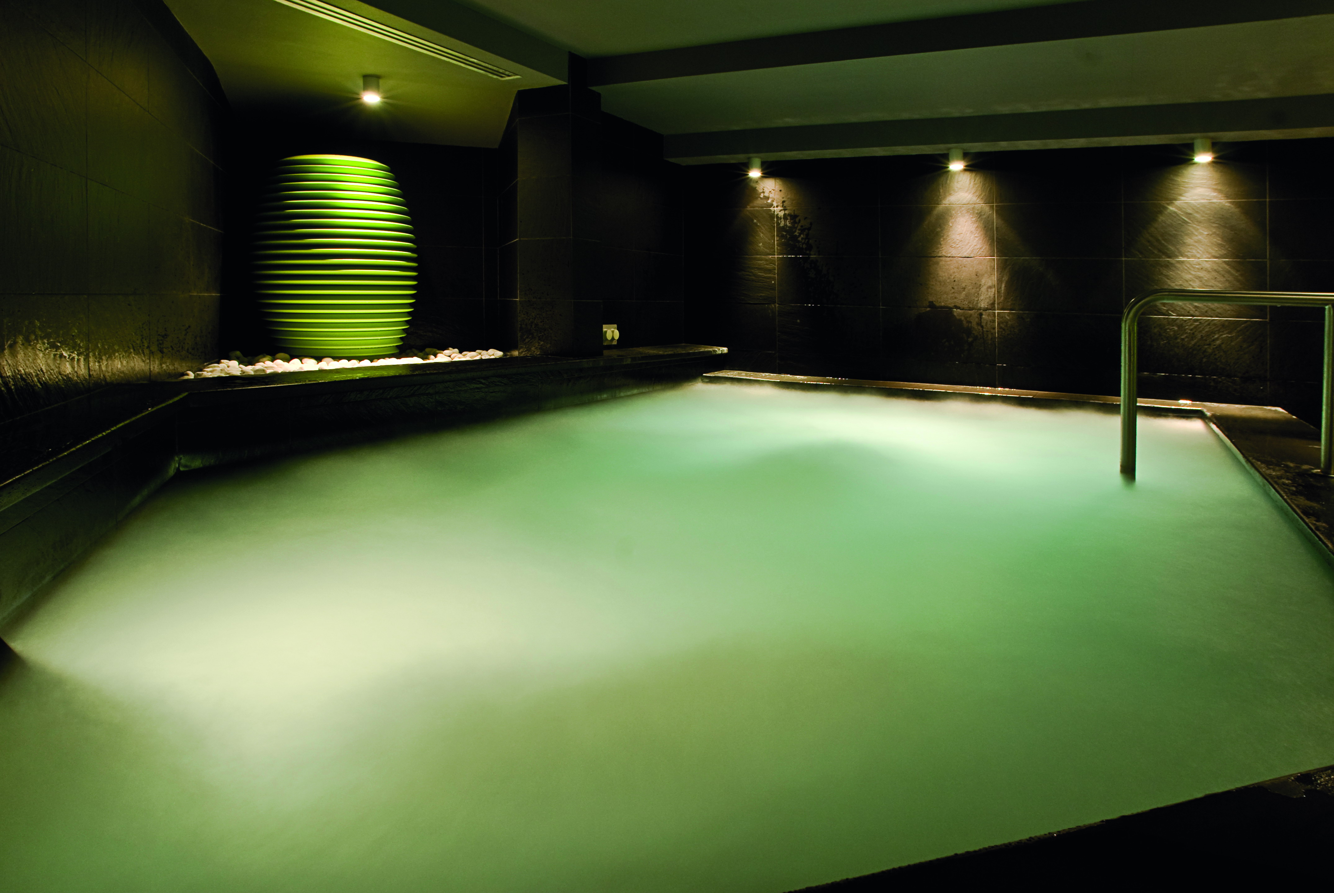 意式运动中心变身水疗 SPA,黑石魅力营造温馨氛围-10