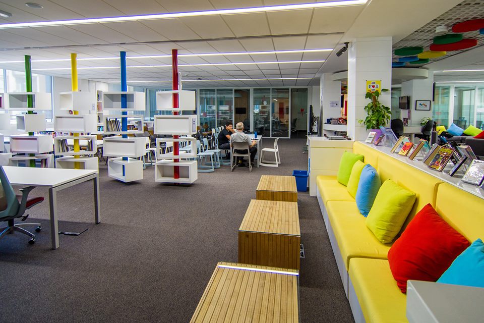 美国社区学校图书馆设计-7