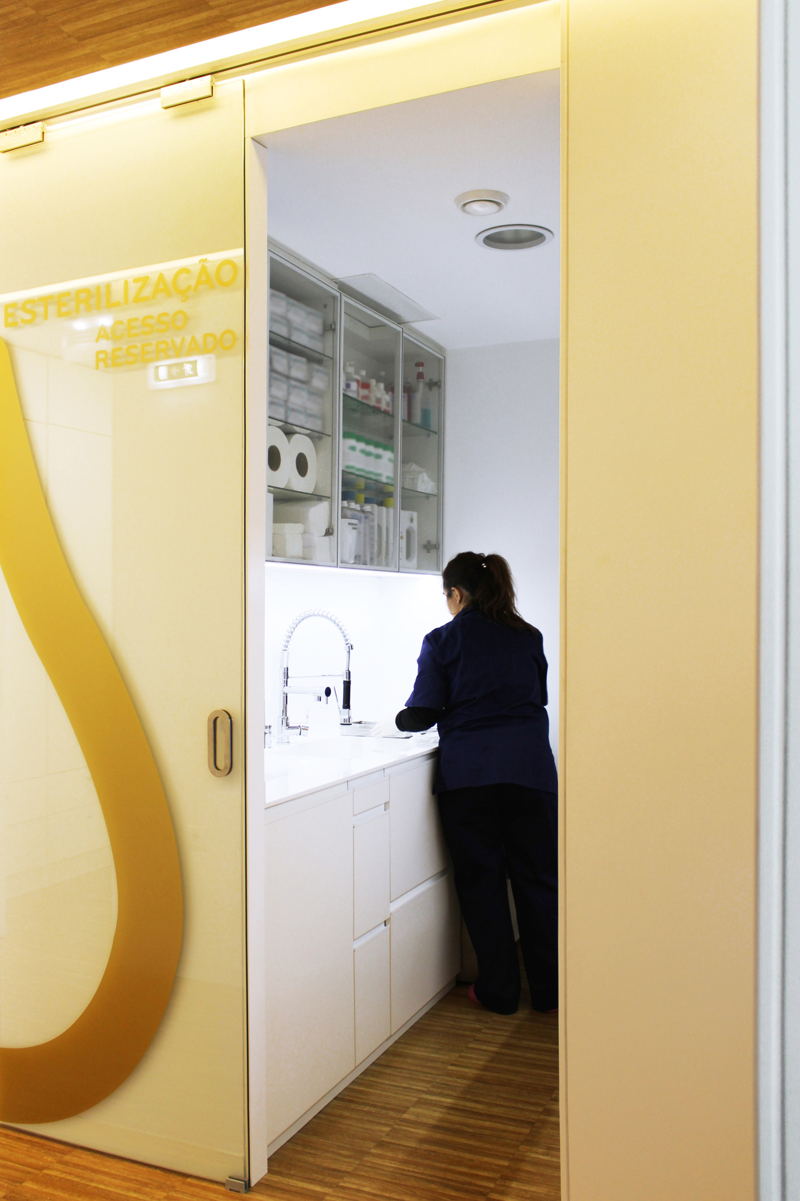 2015 年完成的口腔诊所 RR 室内设计案例-12