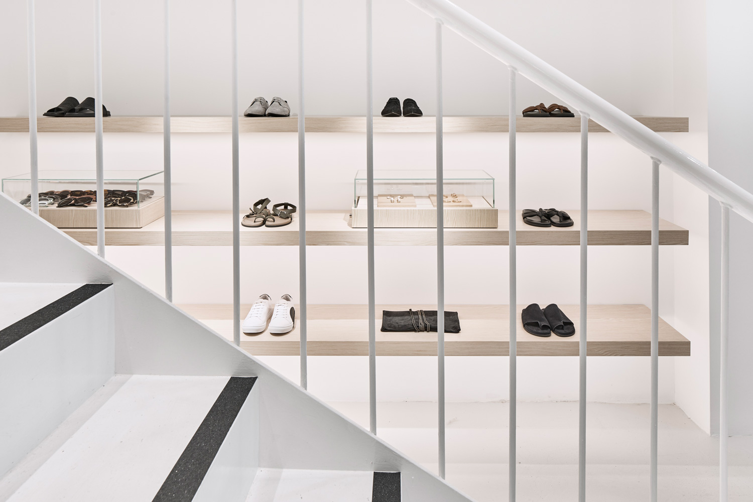 澳大利亚 Bassike 帕丁顿旗舰店转型，极简风格融入混凝土庭院-21