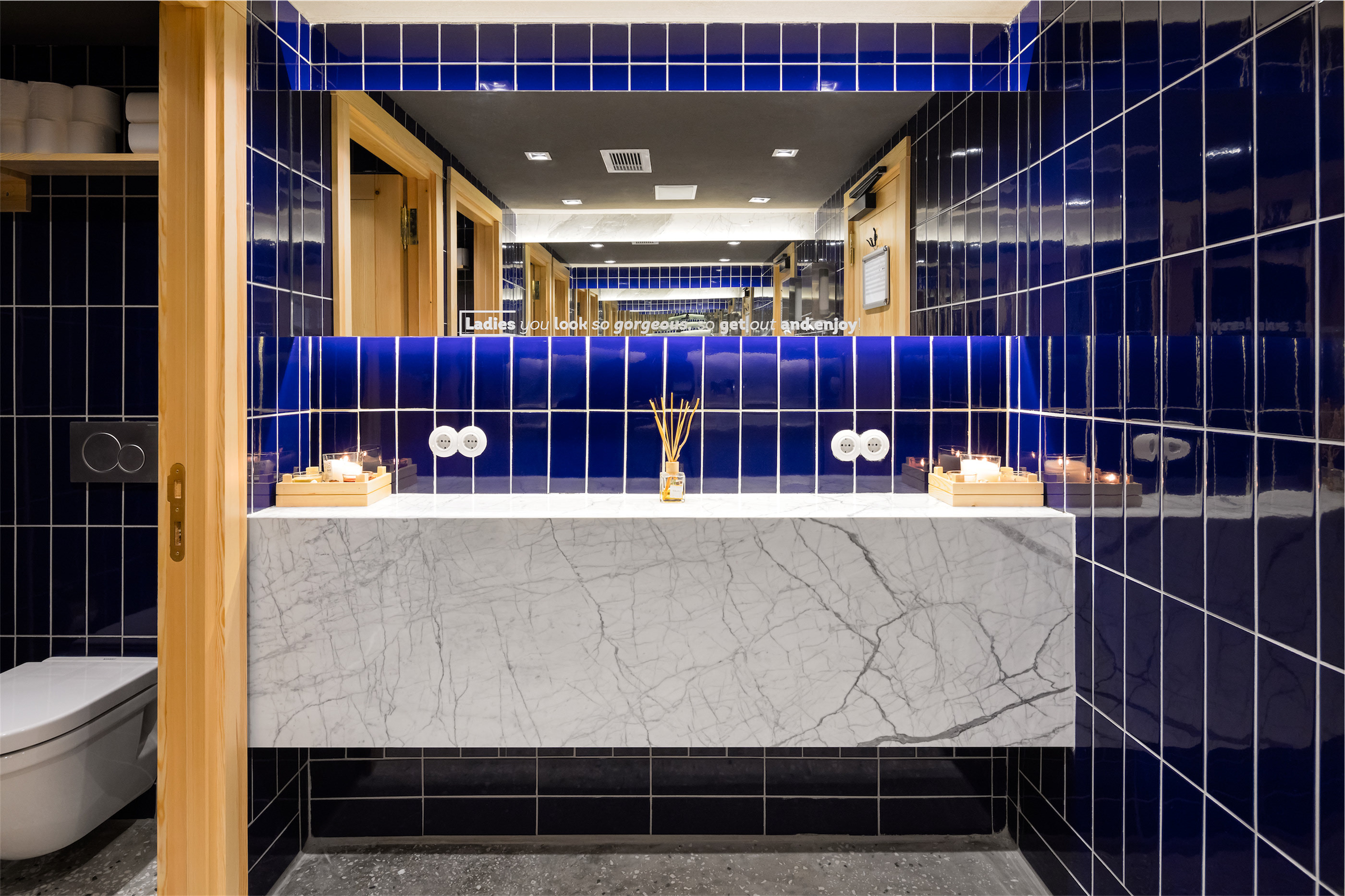 Istanbul Nişantaşı的中央餐厅-24